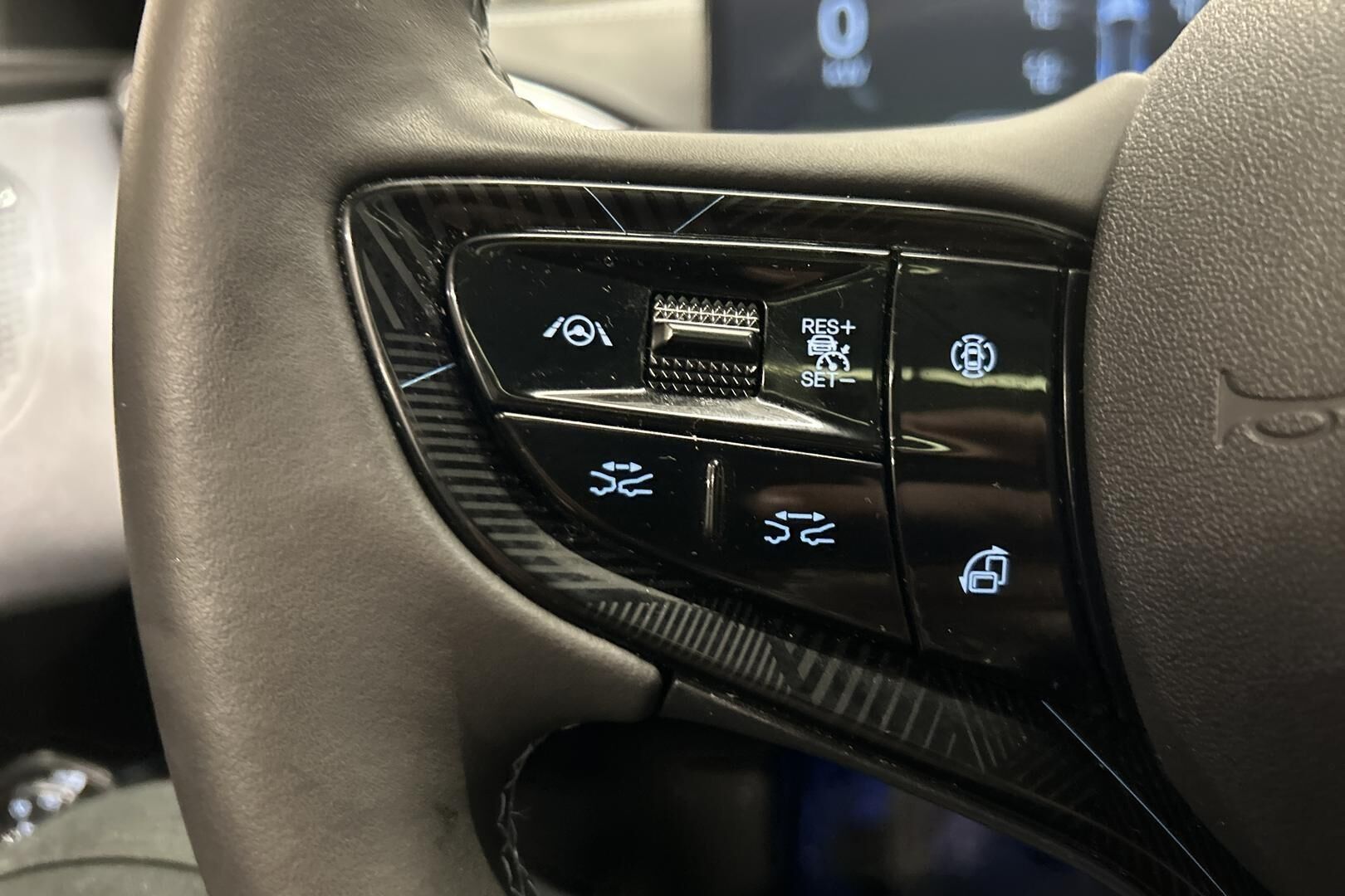 BYD Seal iso kuva 23