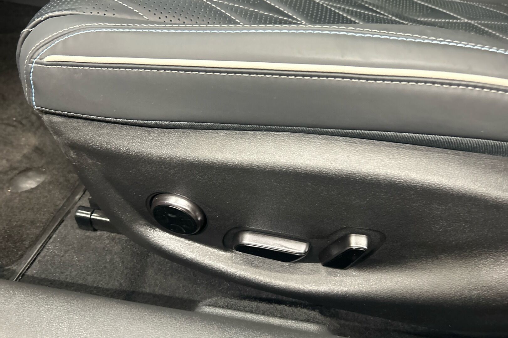 BYD Seal iso kuva 13