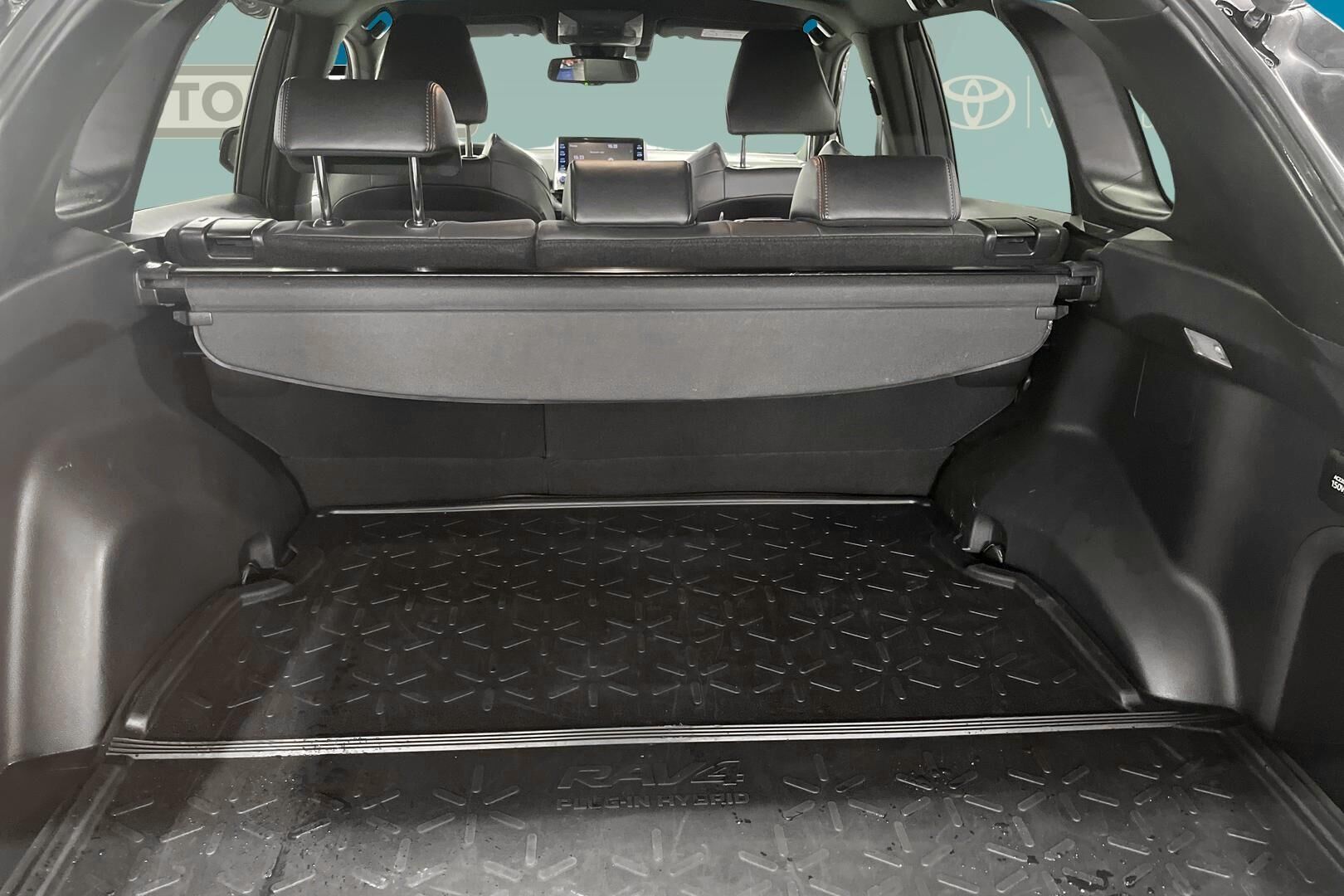 Toyota RAV4 Plug-in iso kuva 13