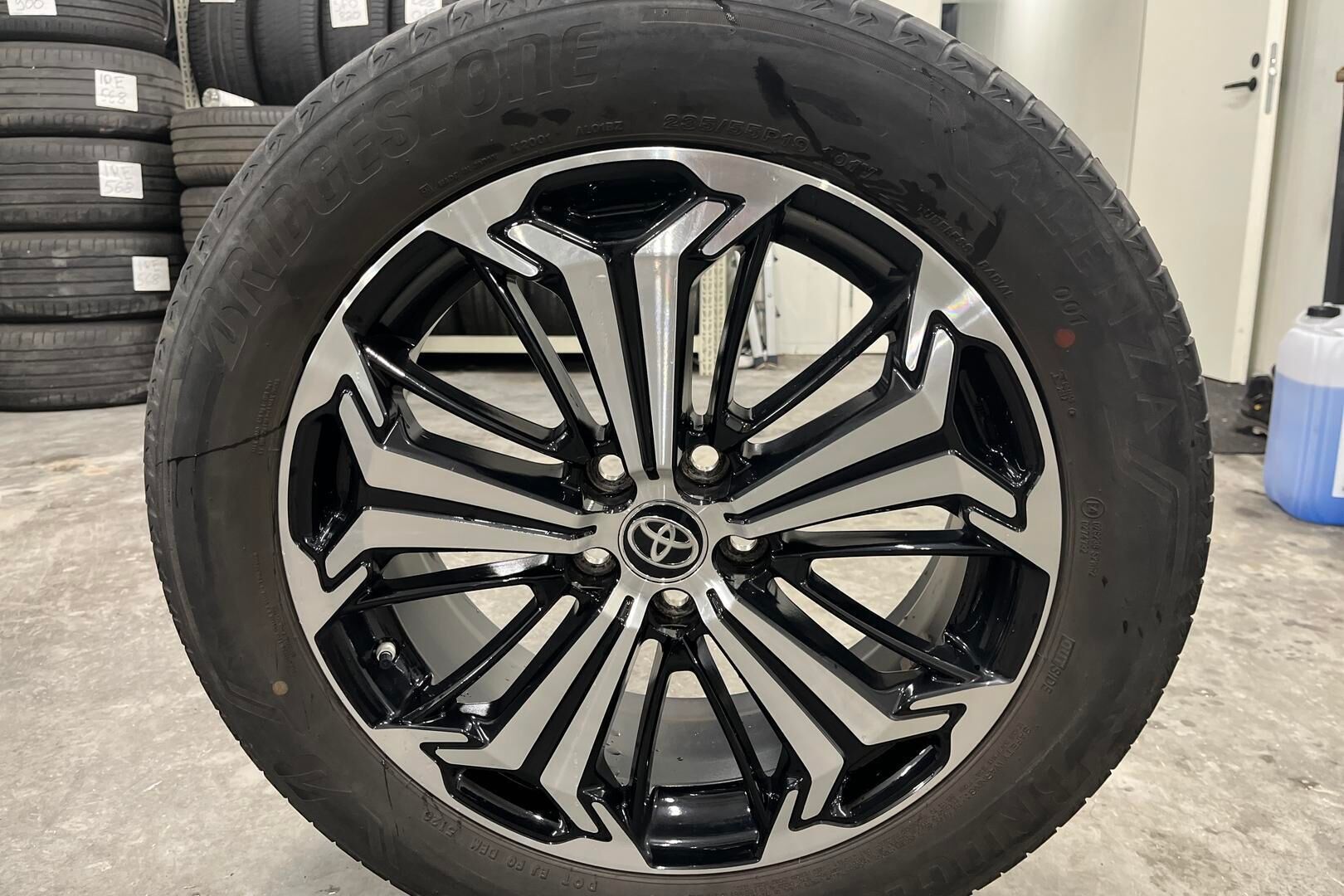 Toyota RAV4 Plug-in iso kuva 7