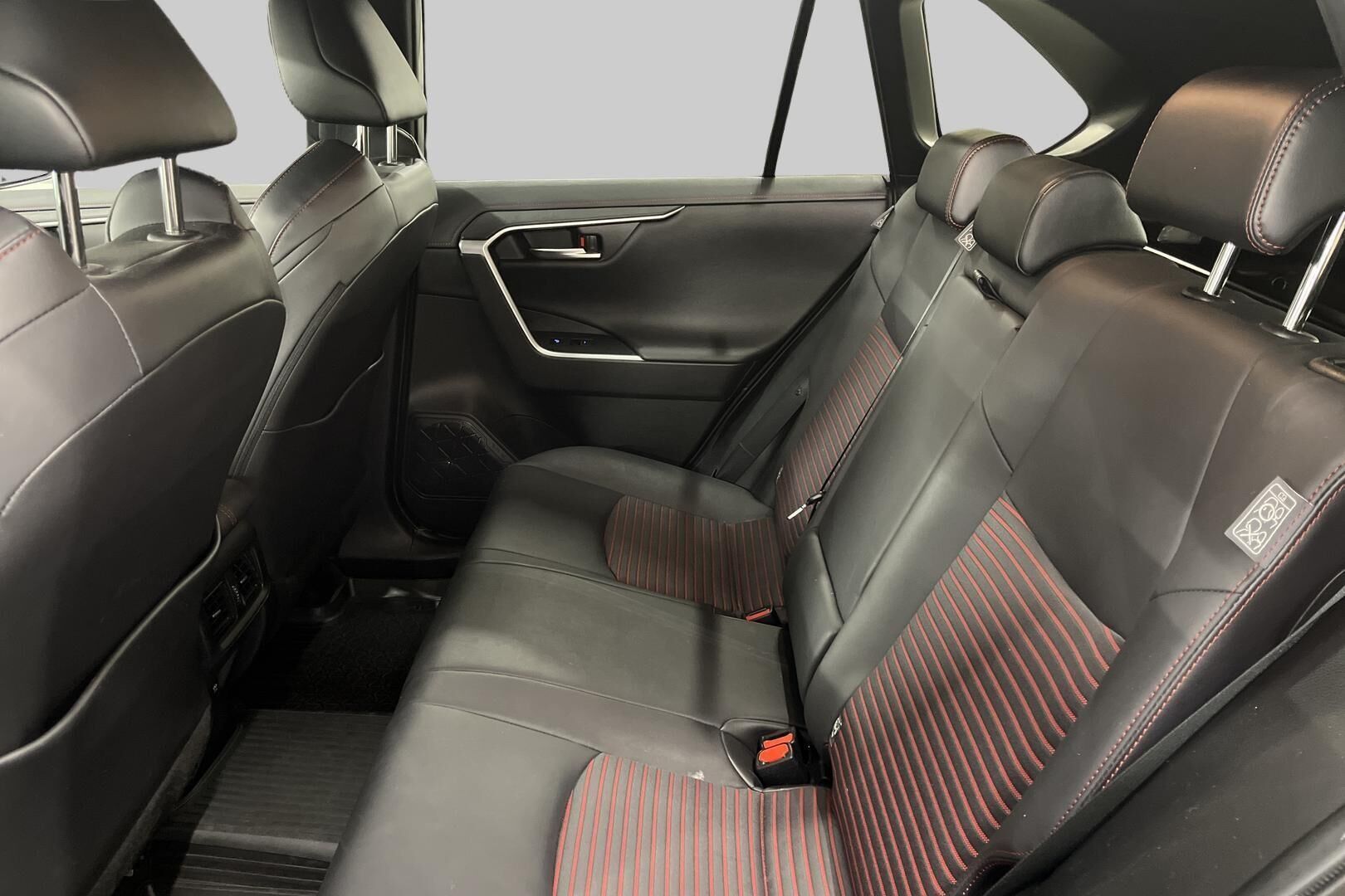 Toyota RAV4 Plug-in iso kuva 4