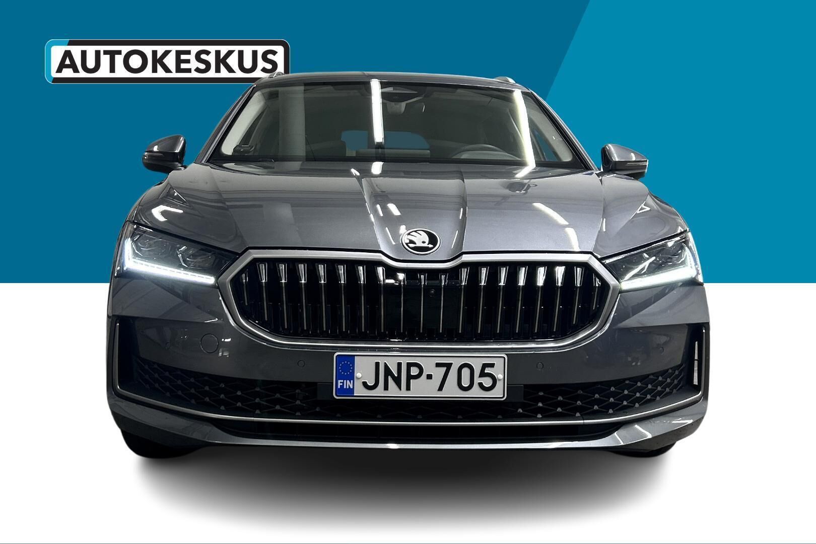 Skoda Superb iso kuva 1
