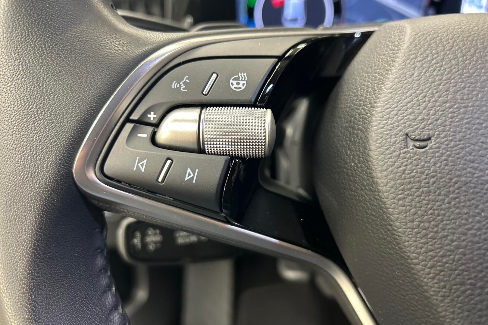 Skoda Superb iso kuva 16