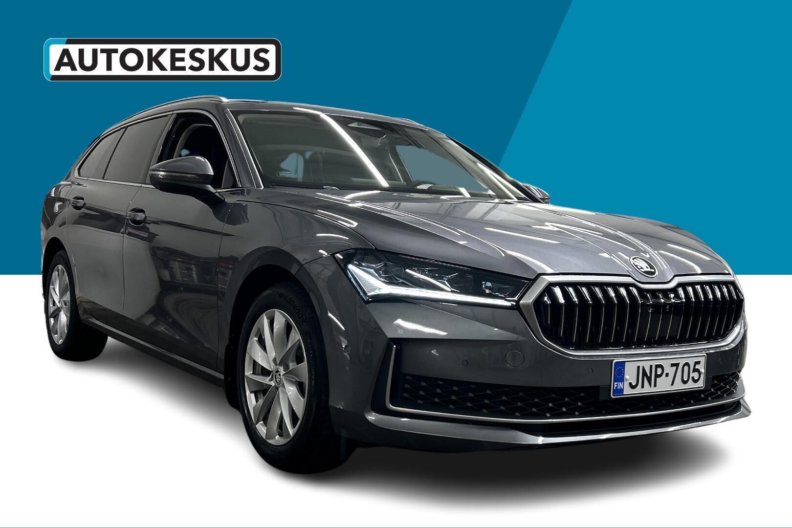 Skoda Superb iso kuva 2
