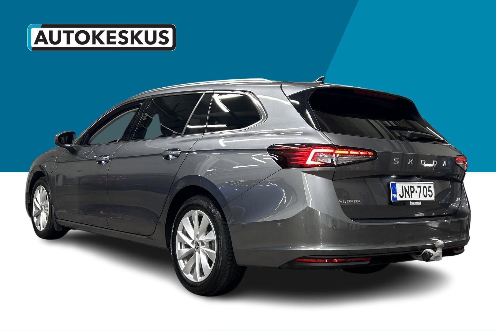 Skoda Superb iso kuva 6