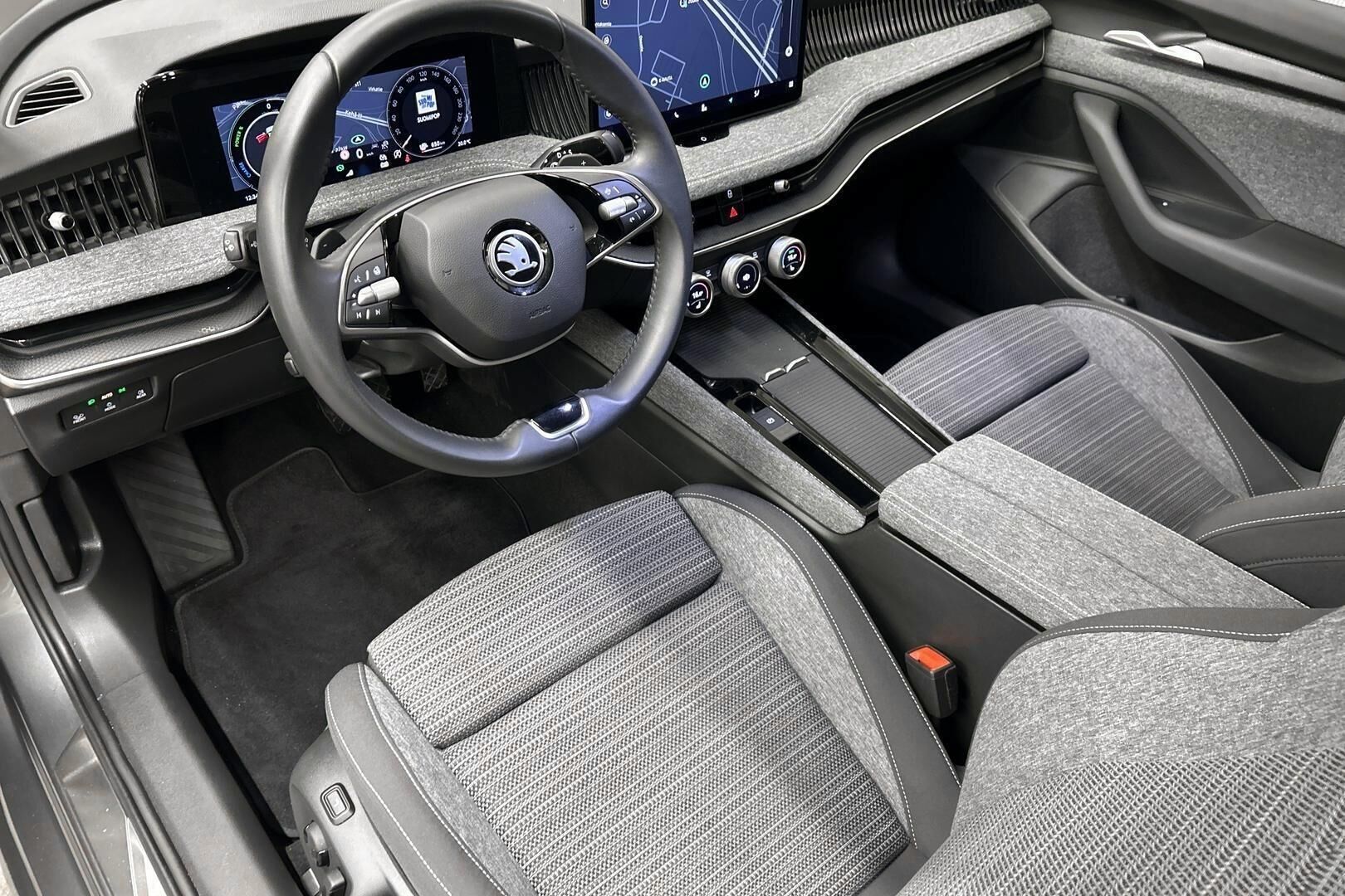 Skoda Superb iso kuva 8