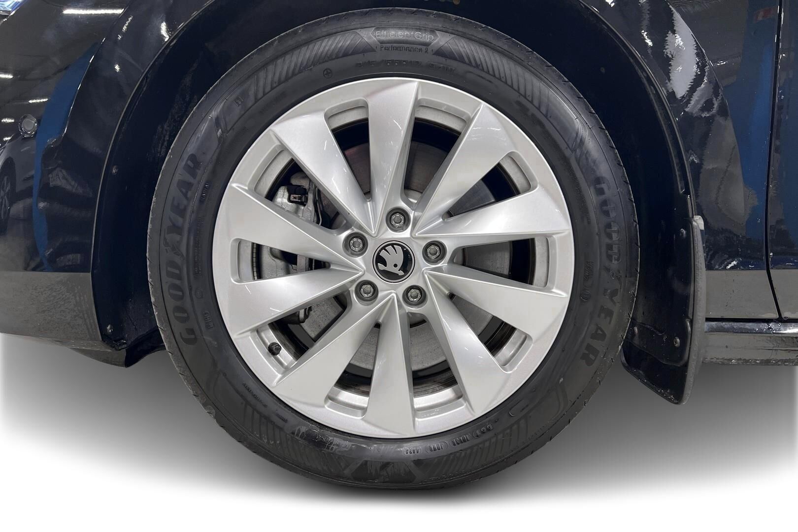 Skoda Superb iso kuva 12