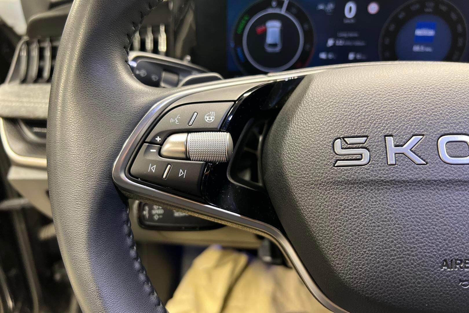 Skoda Superb iso kuva 17