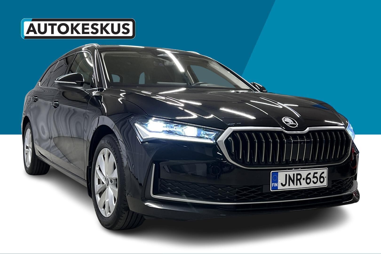 Skoda Superb iso kuva 2
