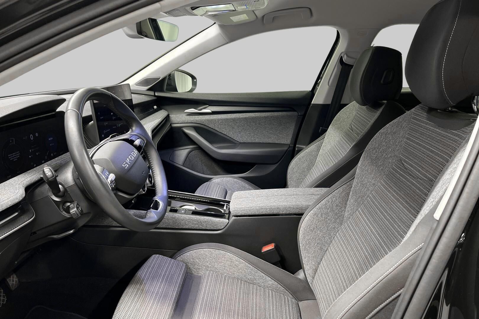 Skoda Superb iso kuva 8