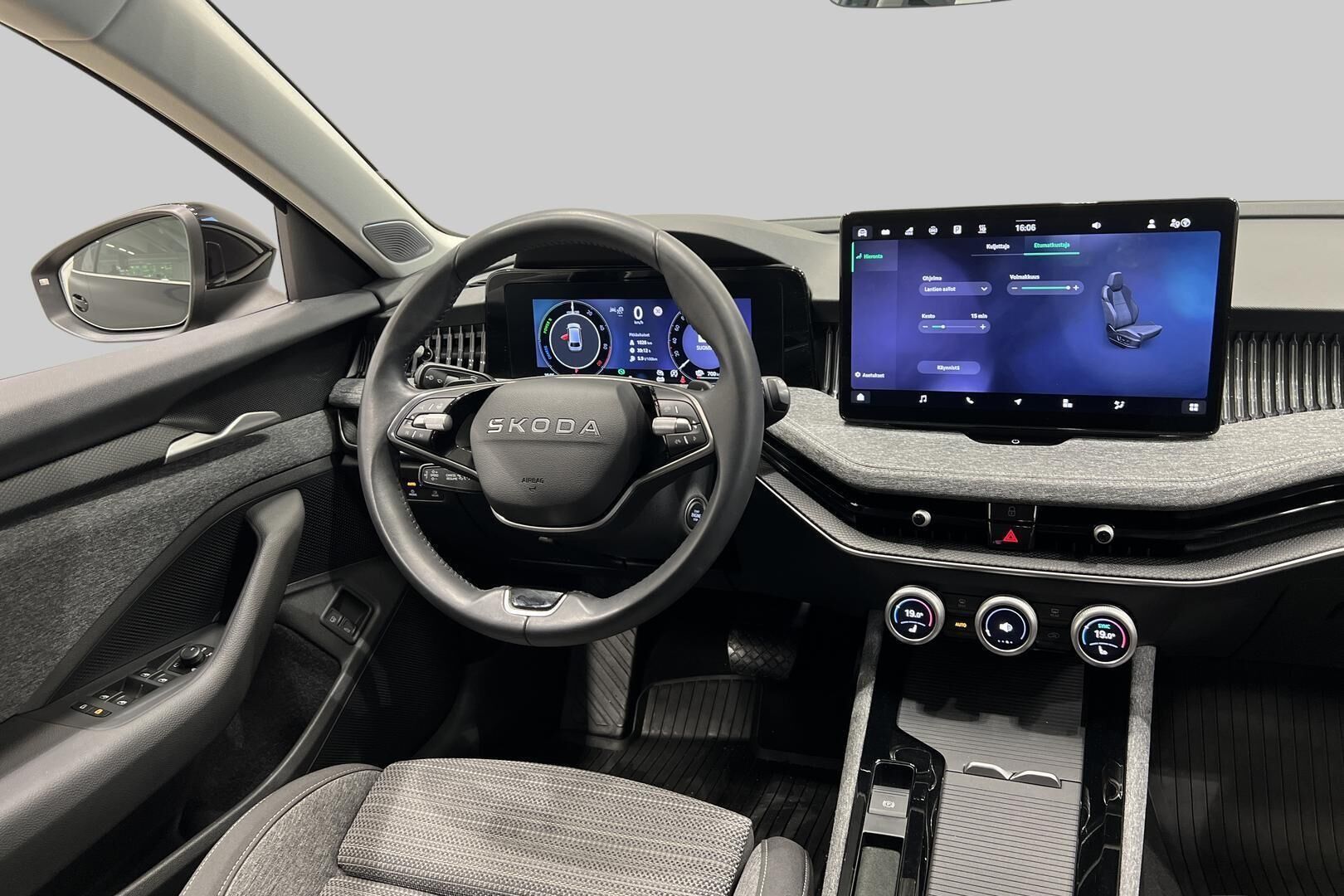 Skoda Superb iso kuva 12