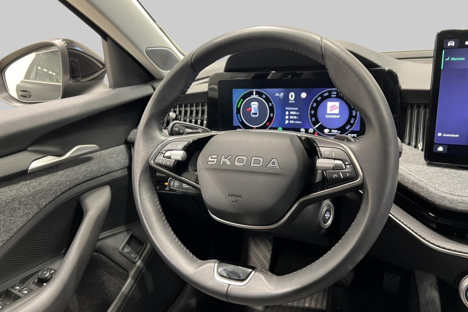 Skoda Superb iso kuva 14