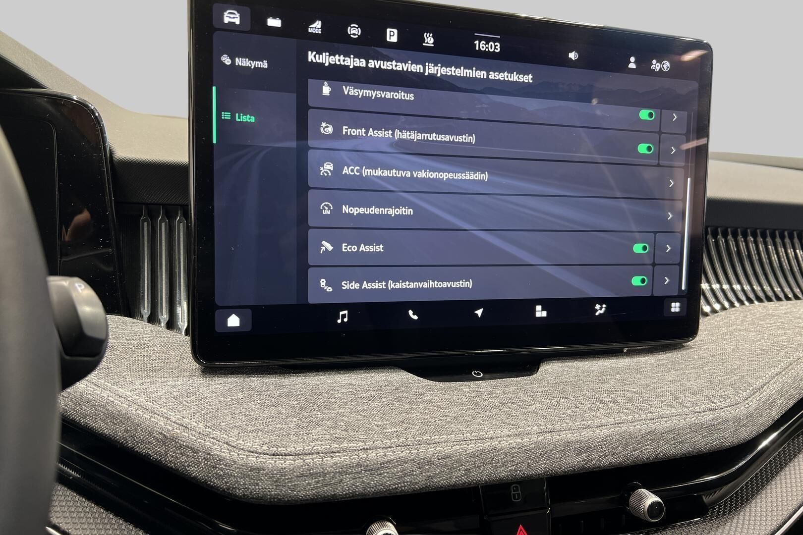 Skoda Superb iso kuva 25