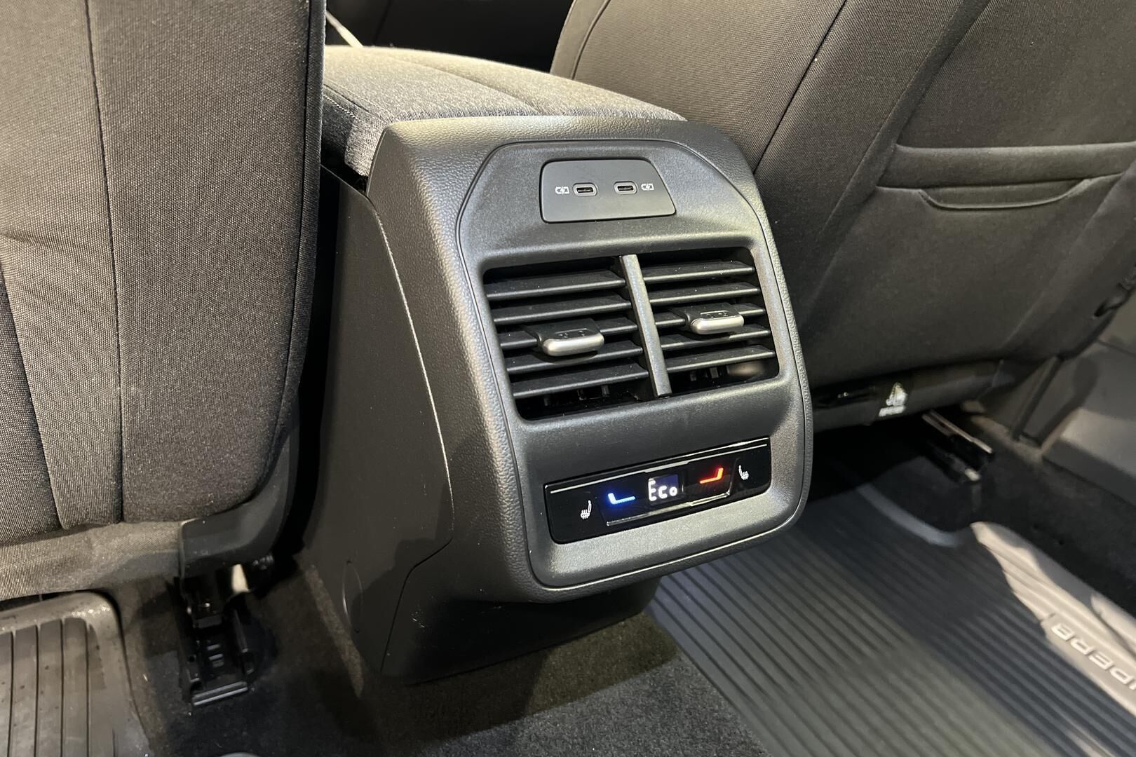 Skoda Superb iso kuva 36