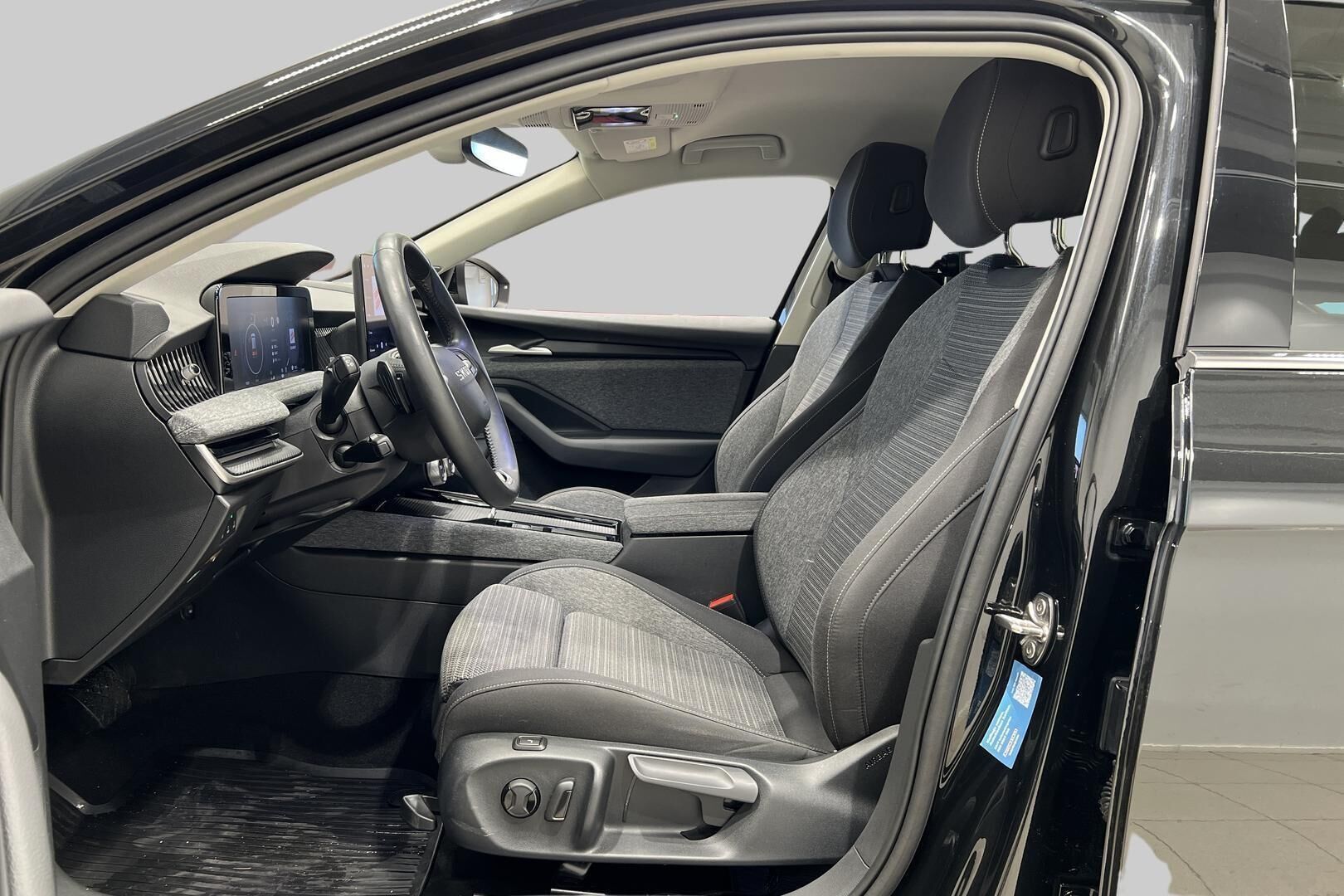 Skoda Superb iso kuva 9