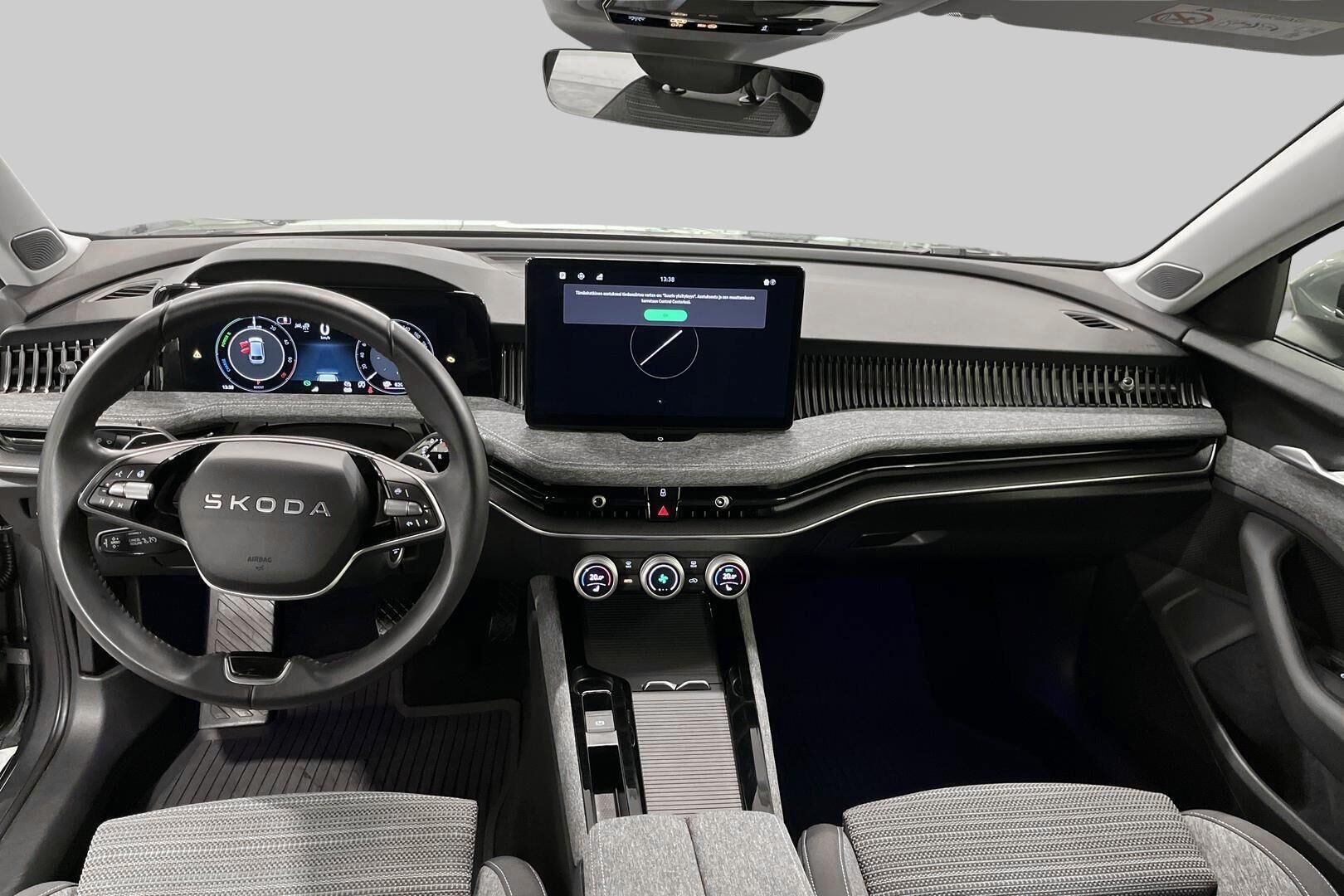 Skoda Superb iso kuva 10