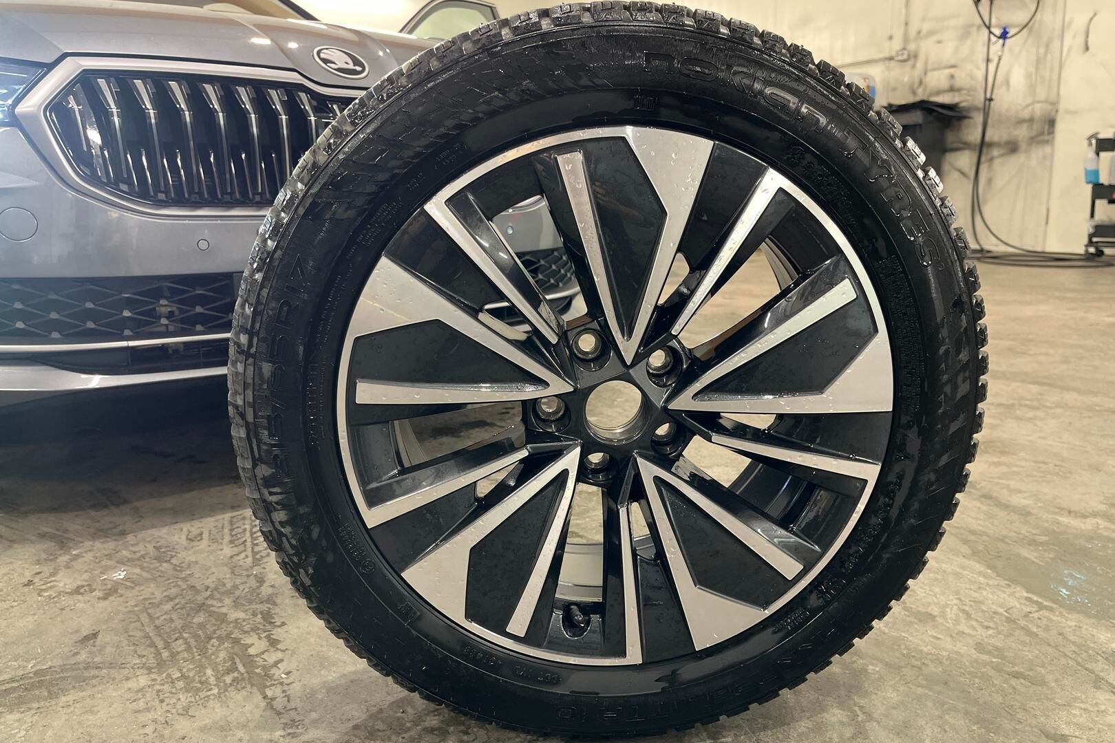 Skoda Superb iso kuva 13