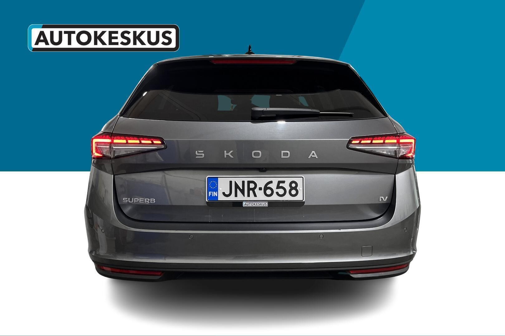 Skoda Superb iso kuva 5
