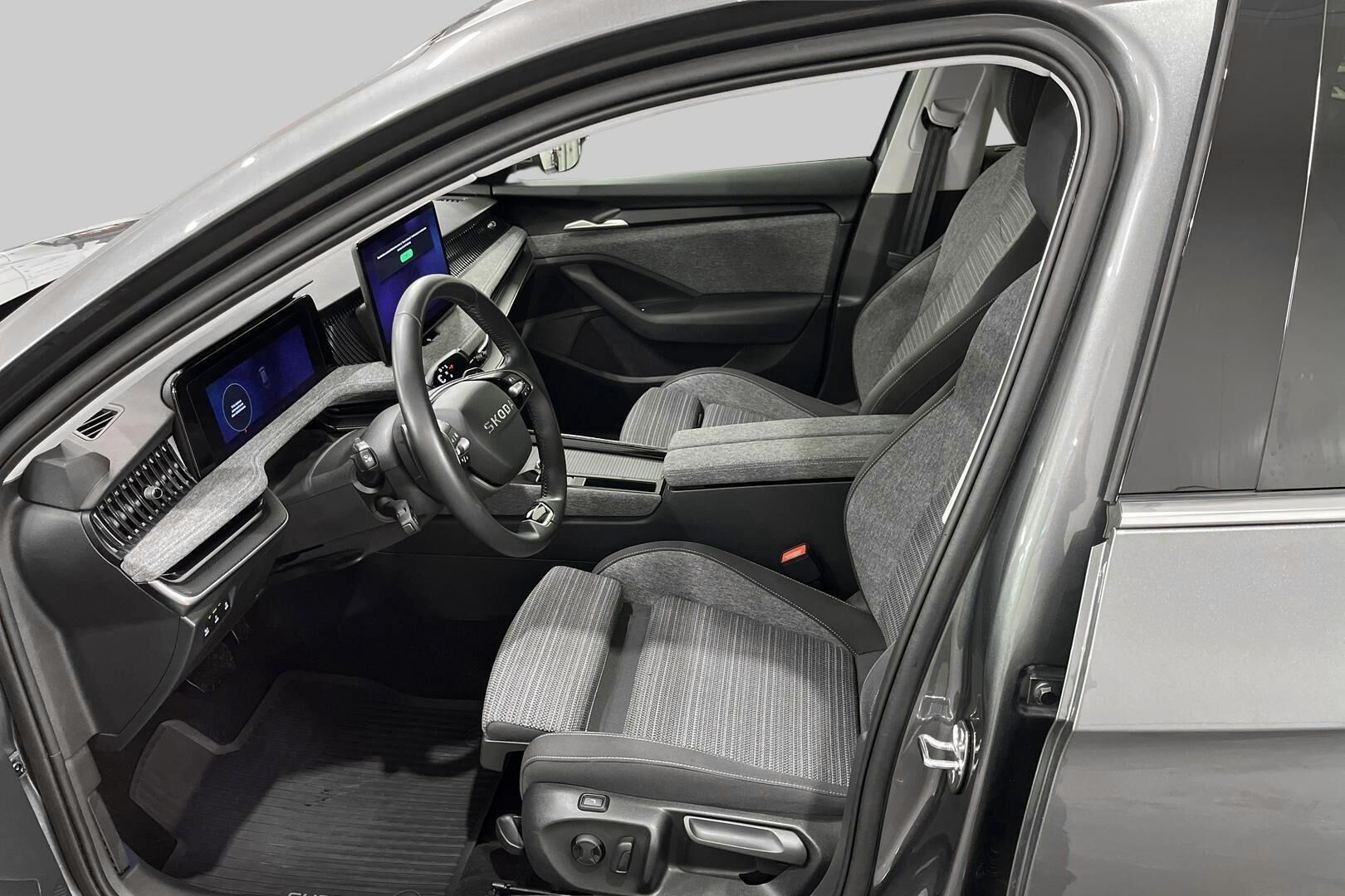 Skoda Superb iso kuva 8