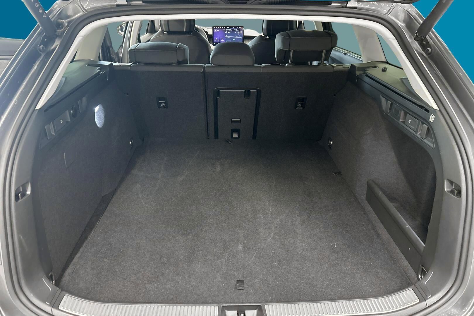 Skoda Superb iso kuva 8