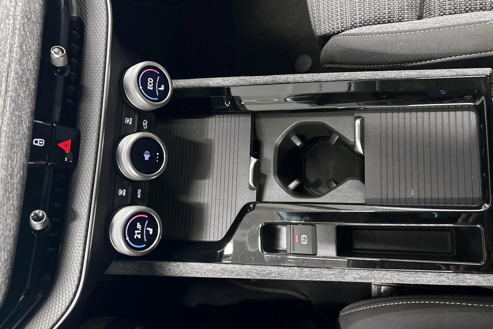 Skoda Superb iso kuva 19
