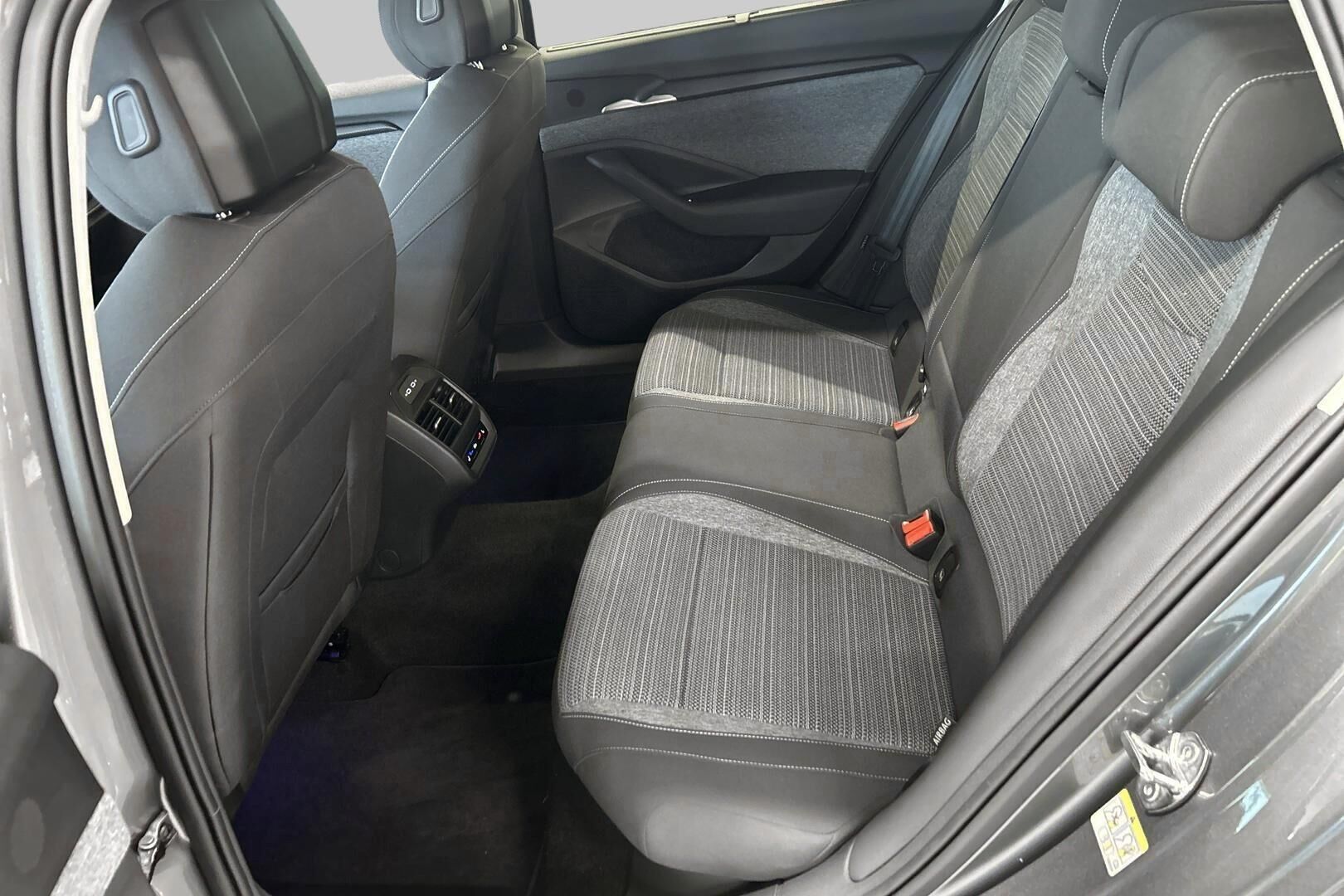 Skoda Superb iso kuva 18