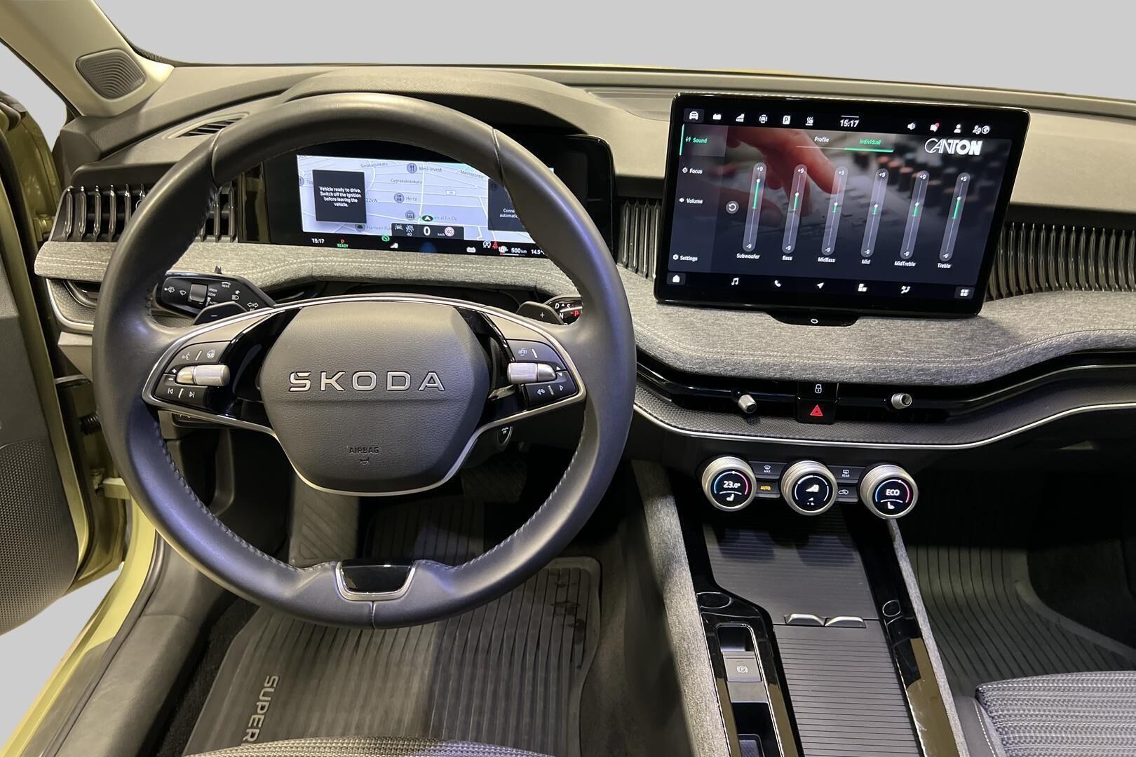 Skoda Superb iso kuva 10