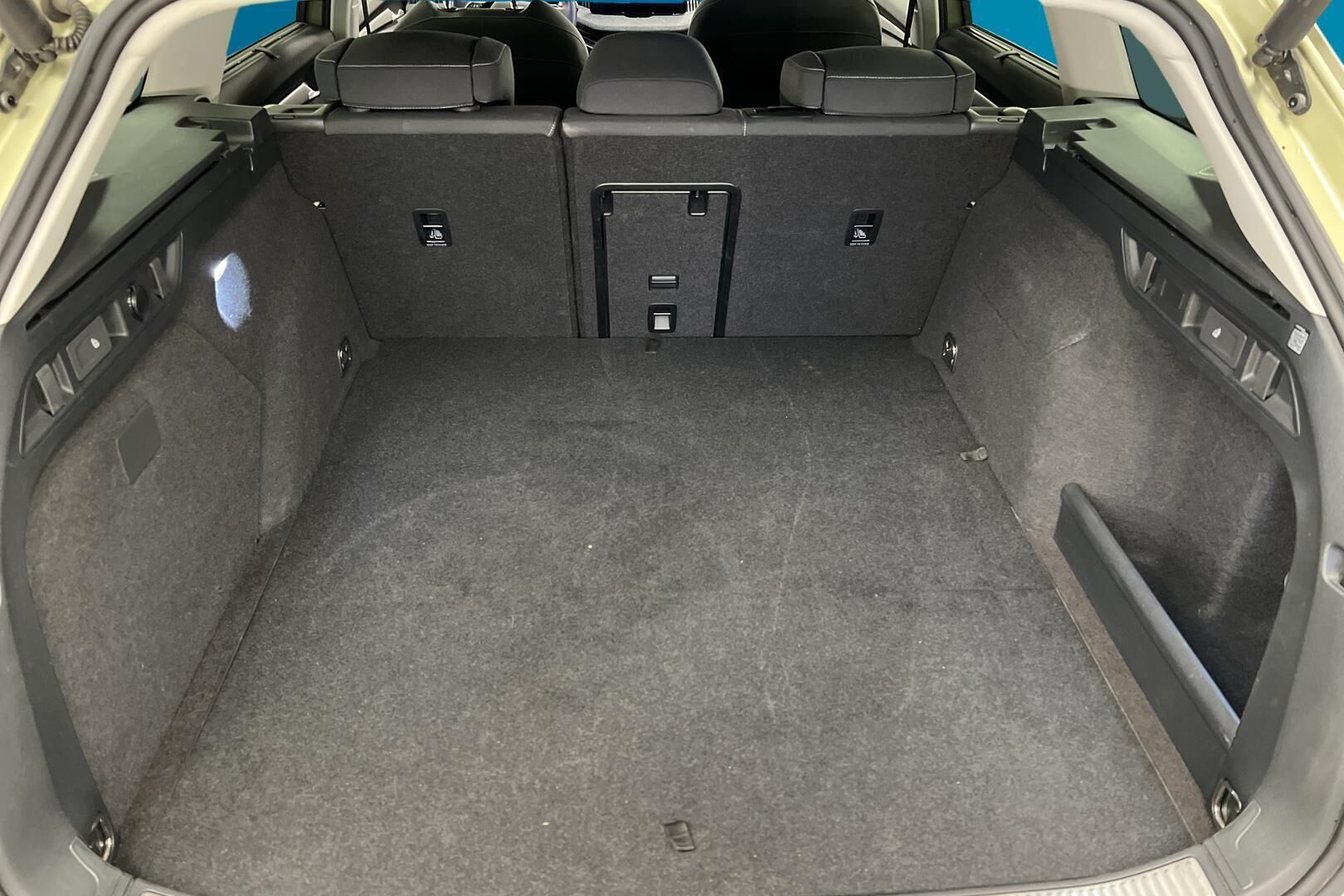 Skoda Superb iso kuva 11