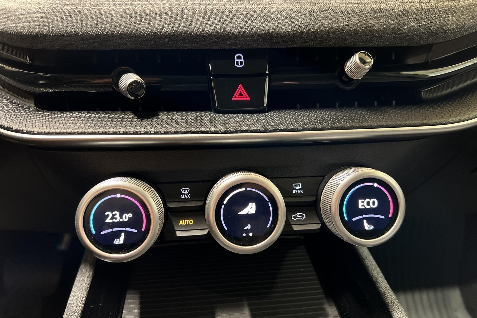 Skoda Superb iso kuva 15