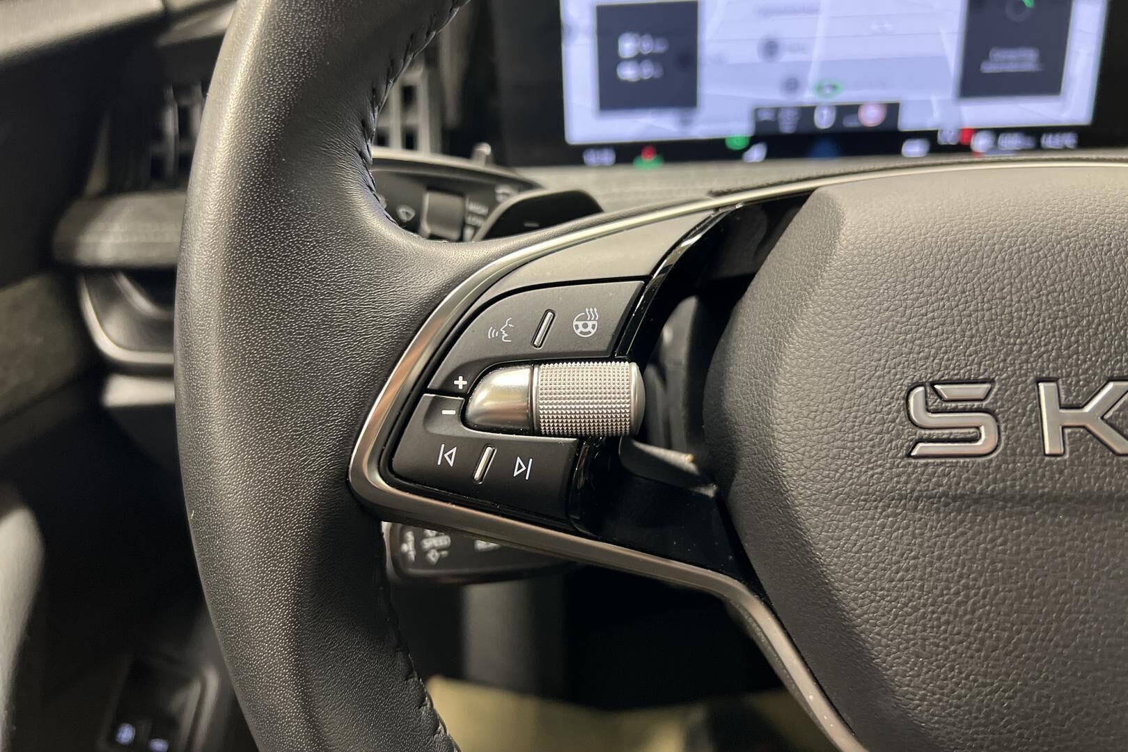 Skoda Superb iso kuva 16