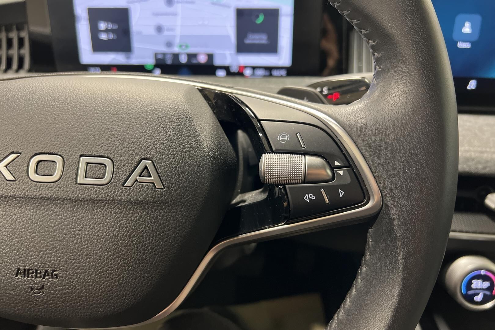 Skoda Superb iso kuva 17