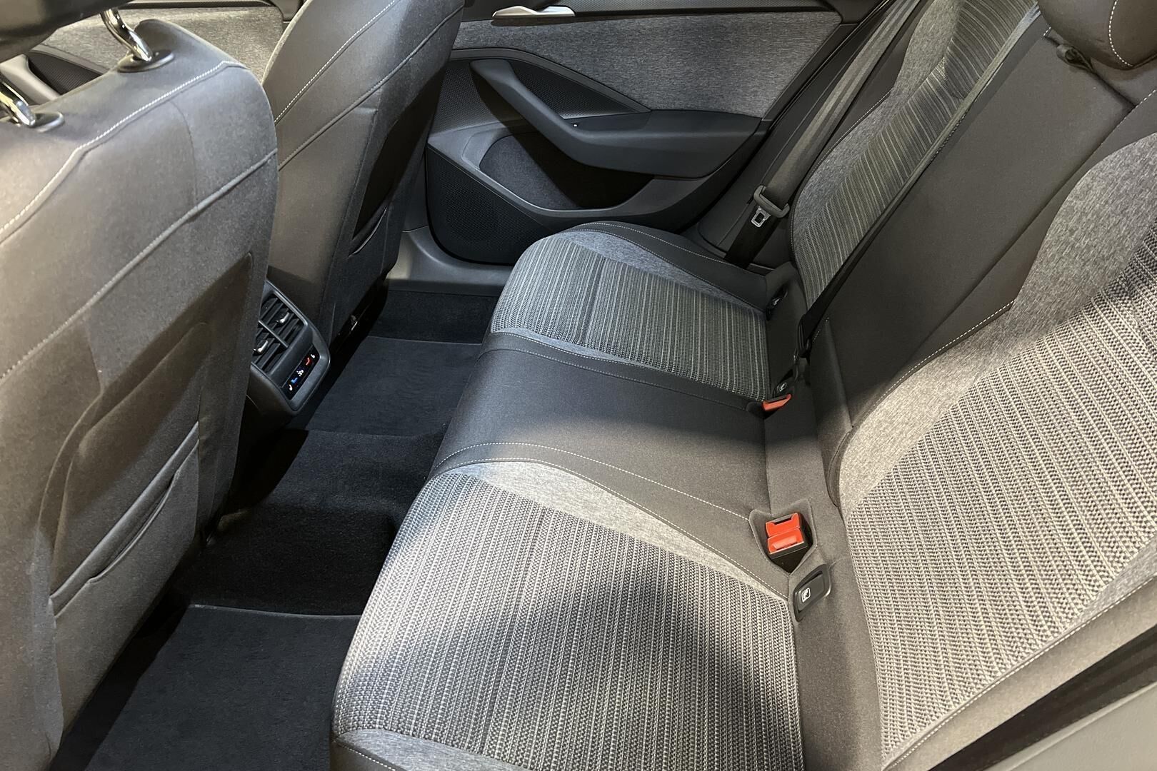 Skoda Superb iso kuva 21
