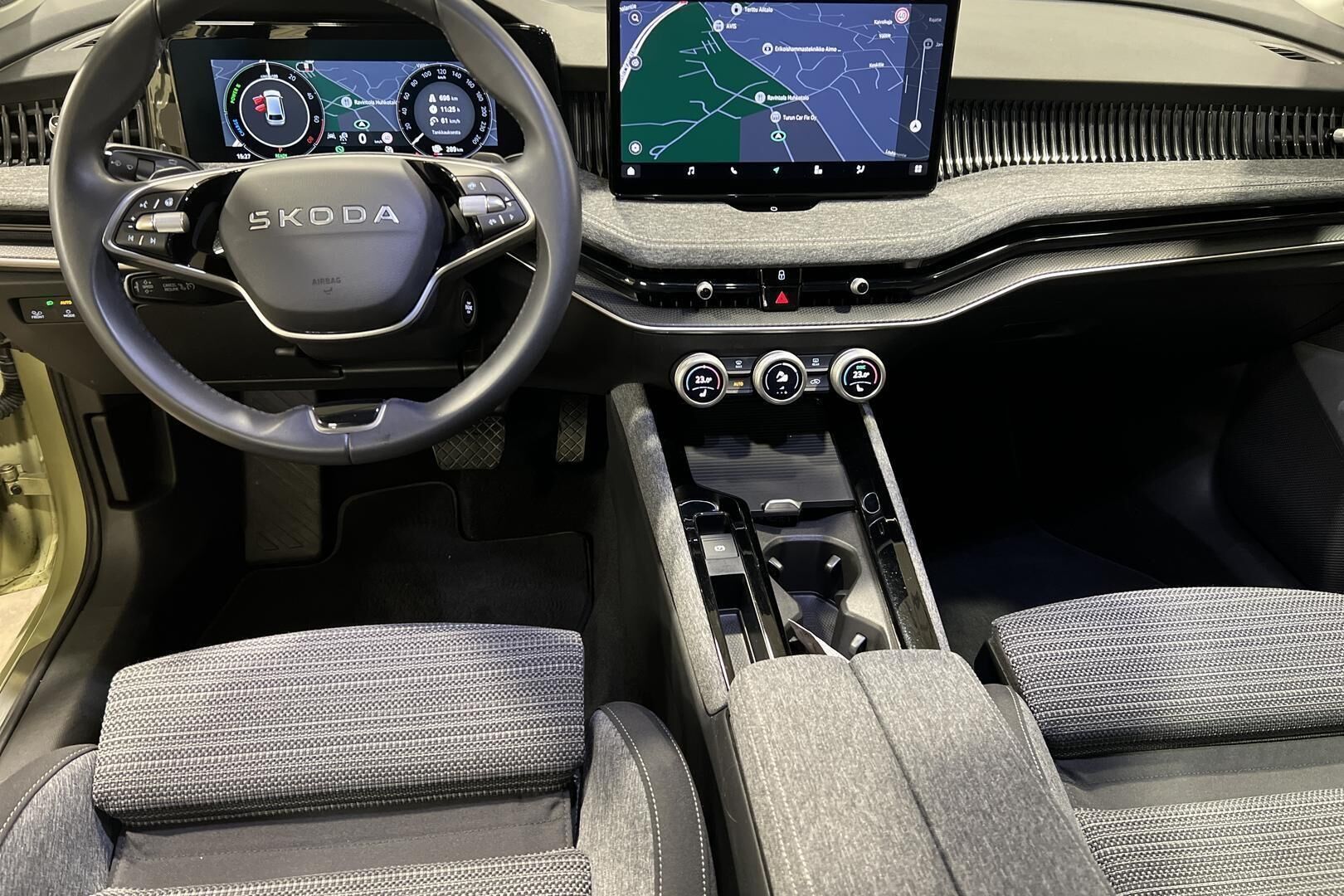 Skoda Superb iso kuva 8