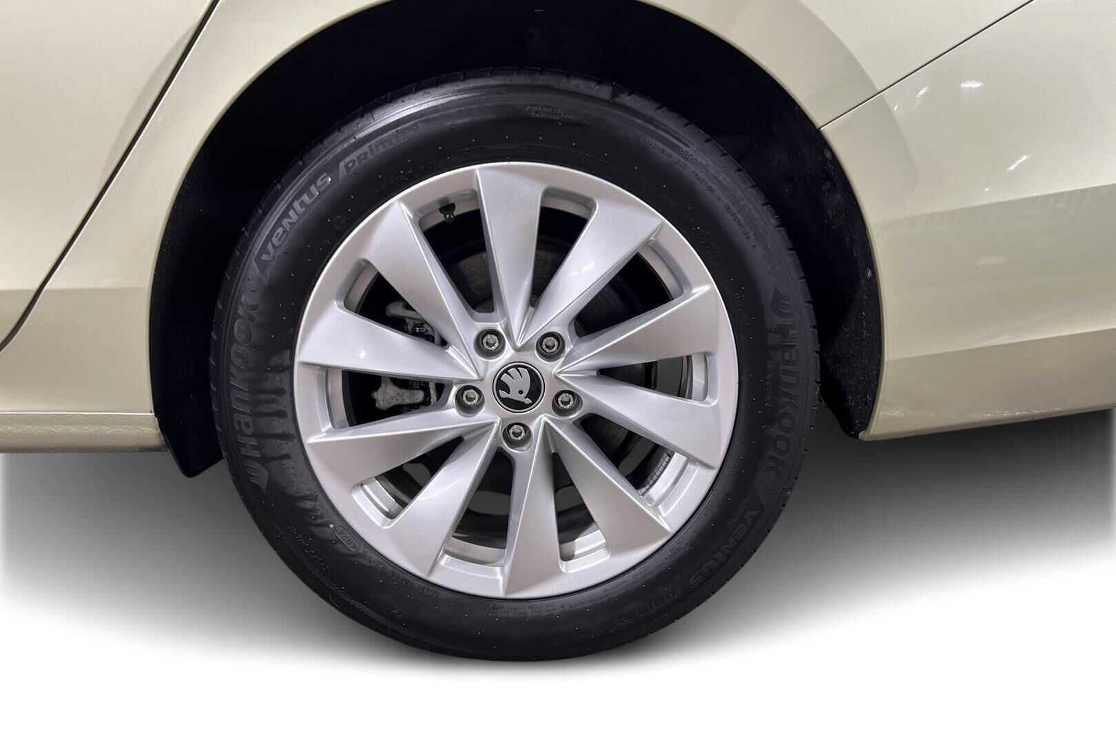 Skoda Superb iso kuva 10