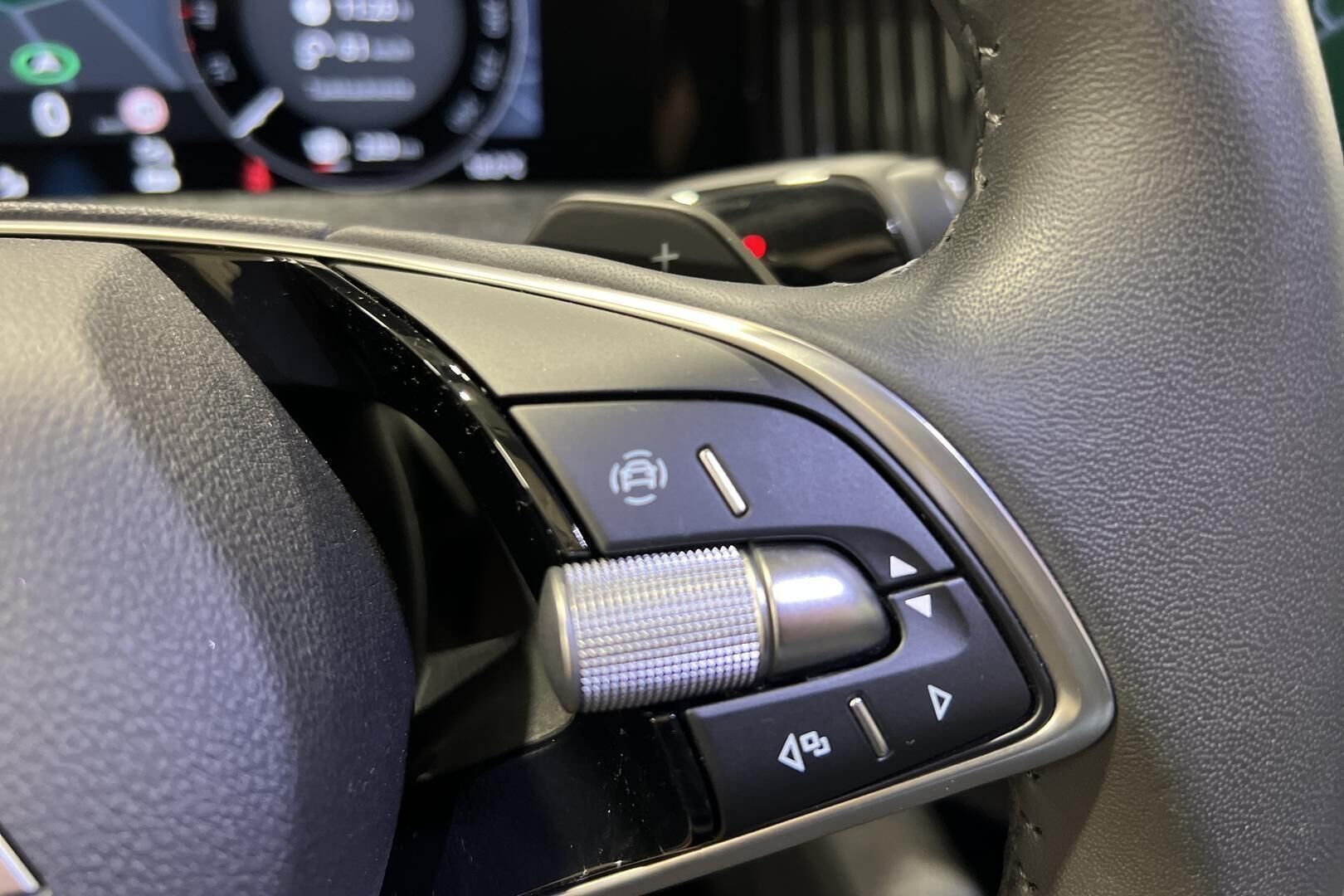 Skoda Superb iso kuva 14