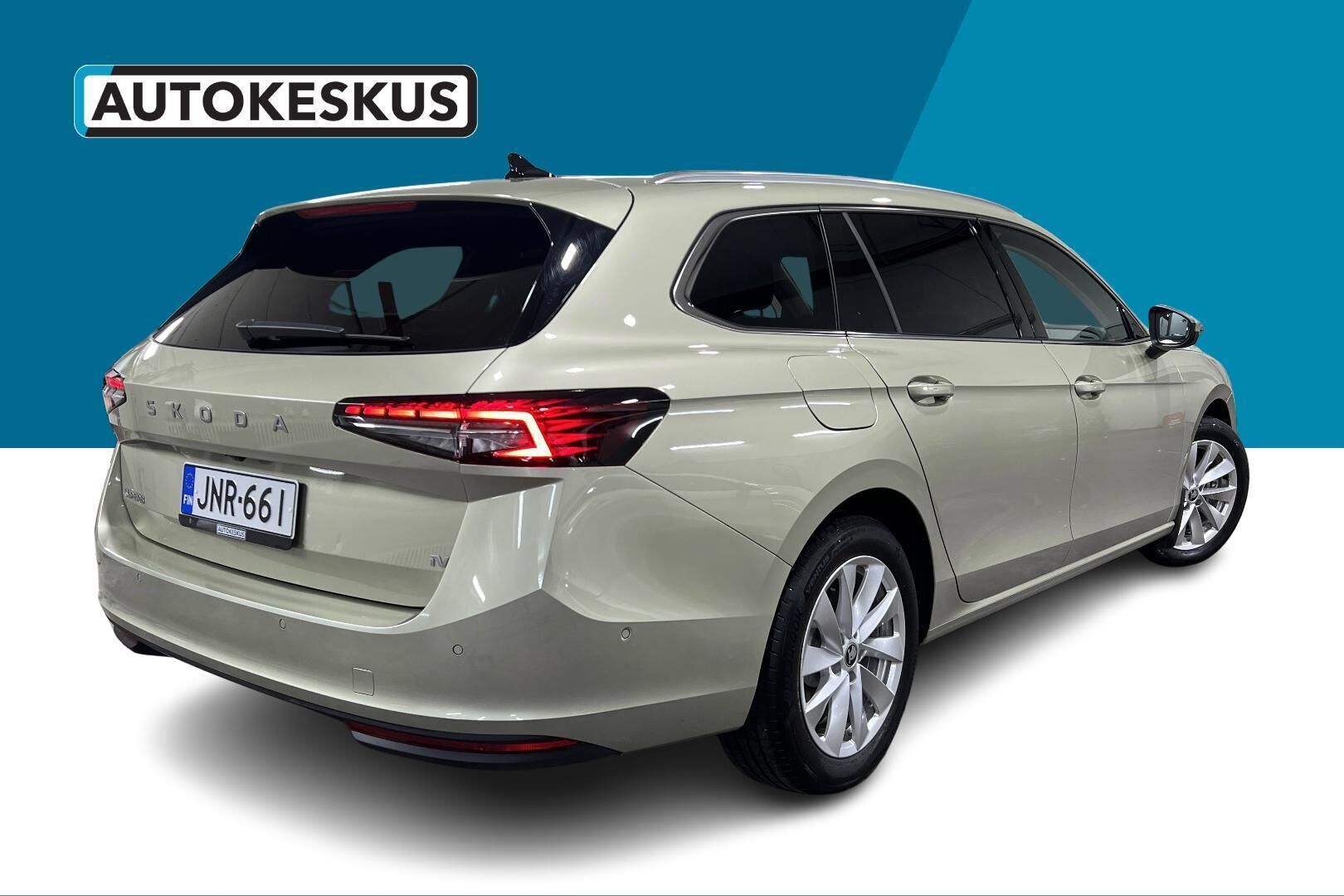 Skoda Superb iso kuva 19