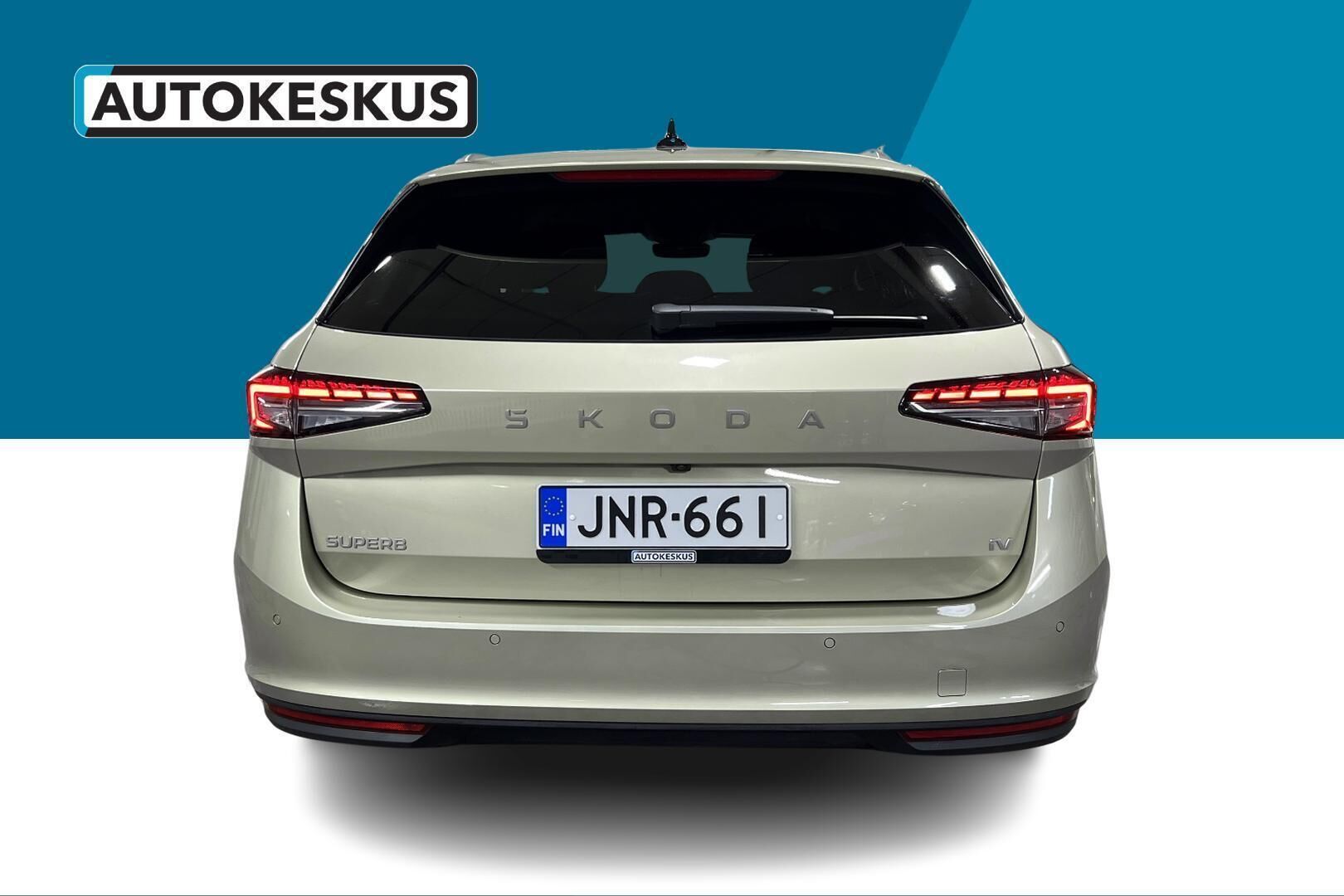 Skoda Superb iso kuva 20