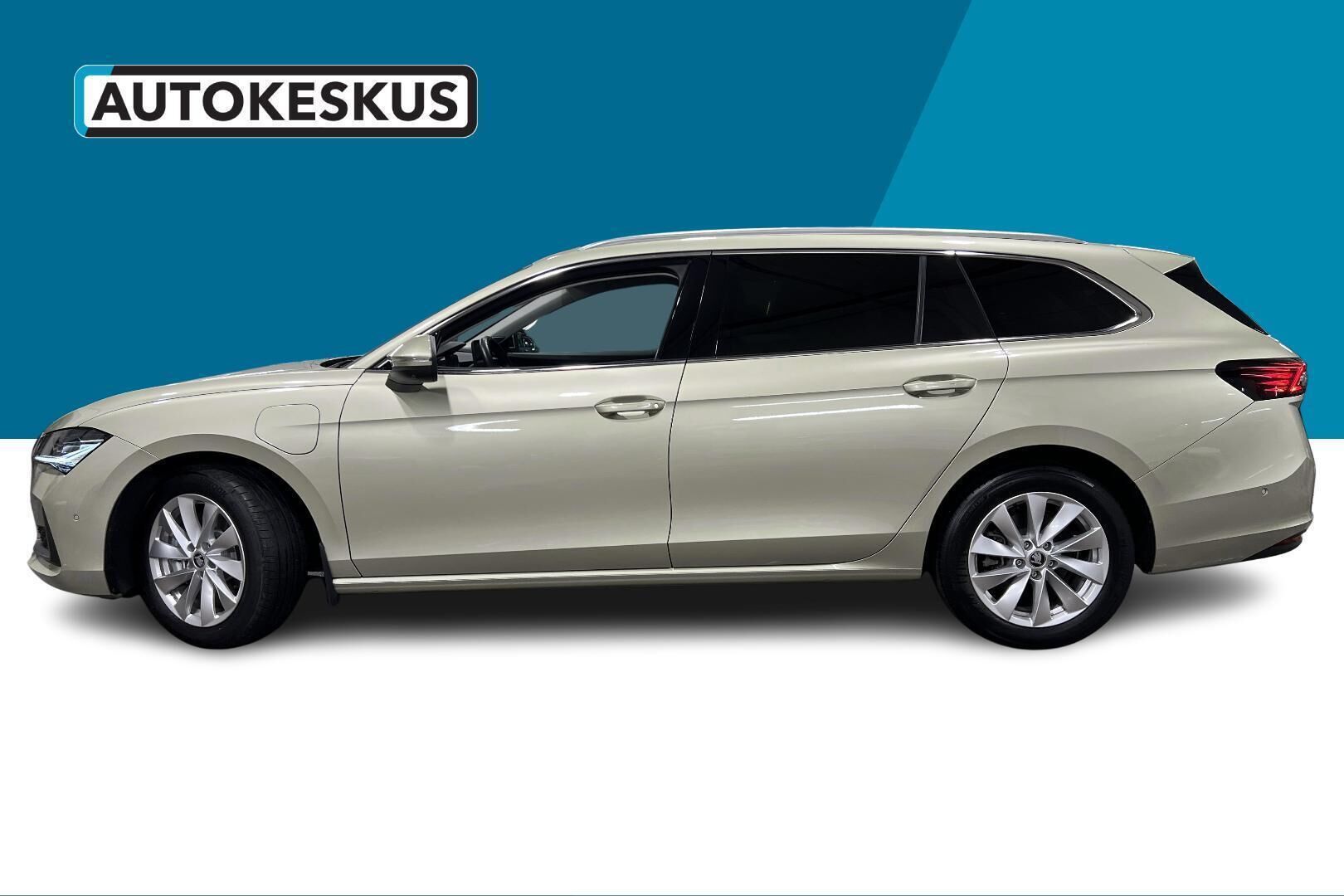 Skoda Superb iso kuva 6
