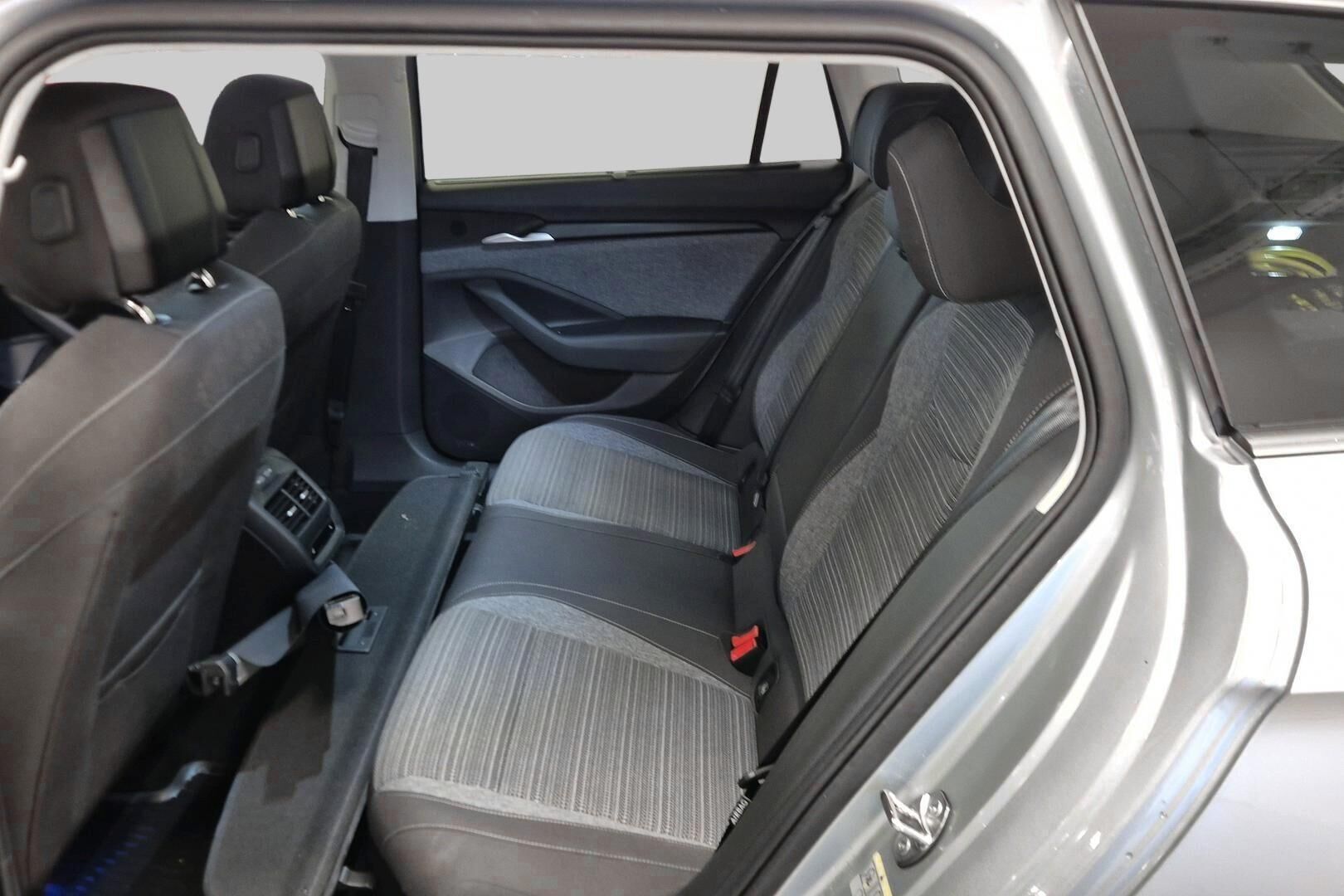 Skoda Superb iso kuva 10
