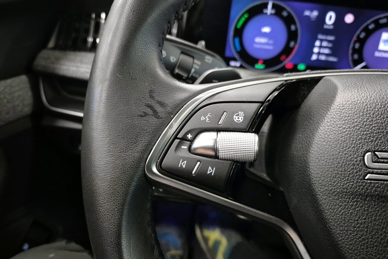 Skoda Superb iso kuva 17