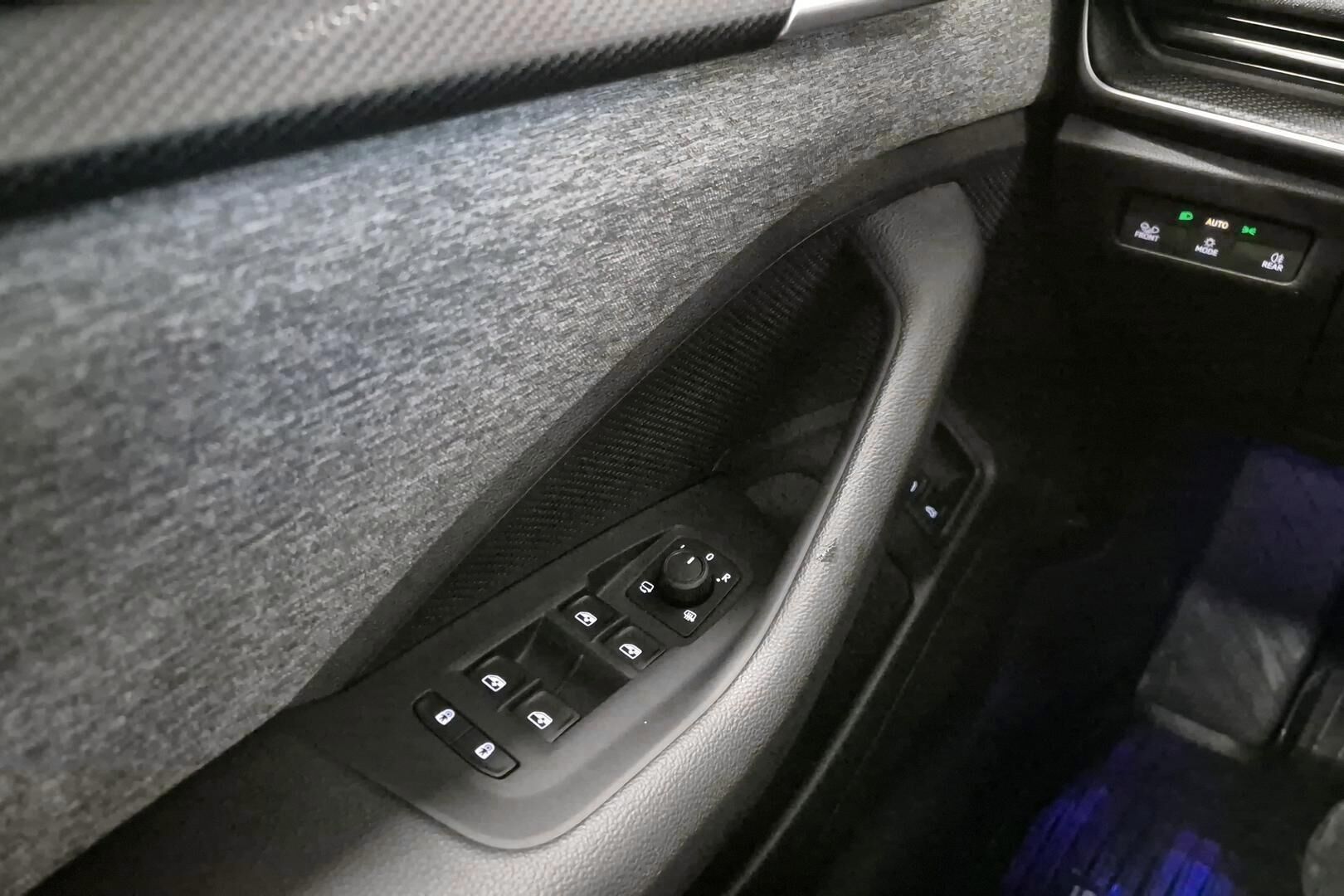 Skoda Superb iso kuva 18