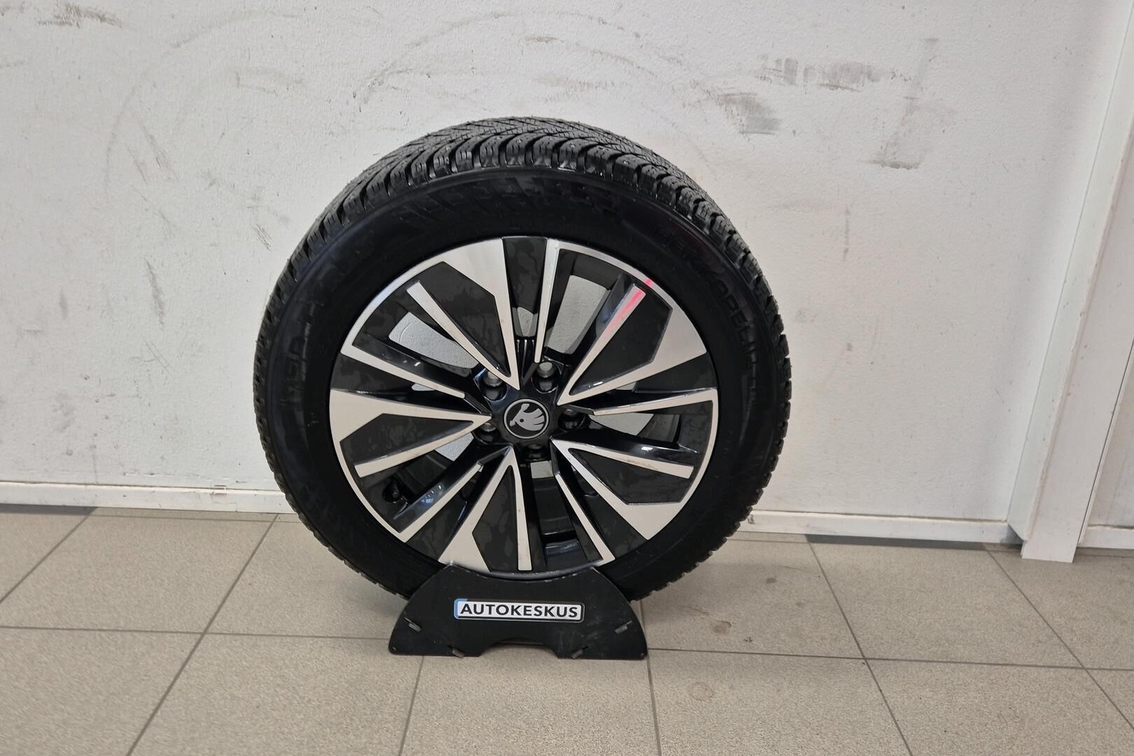 Skoda Superb iso kuva 20