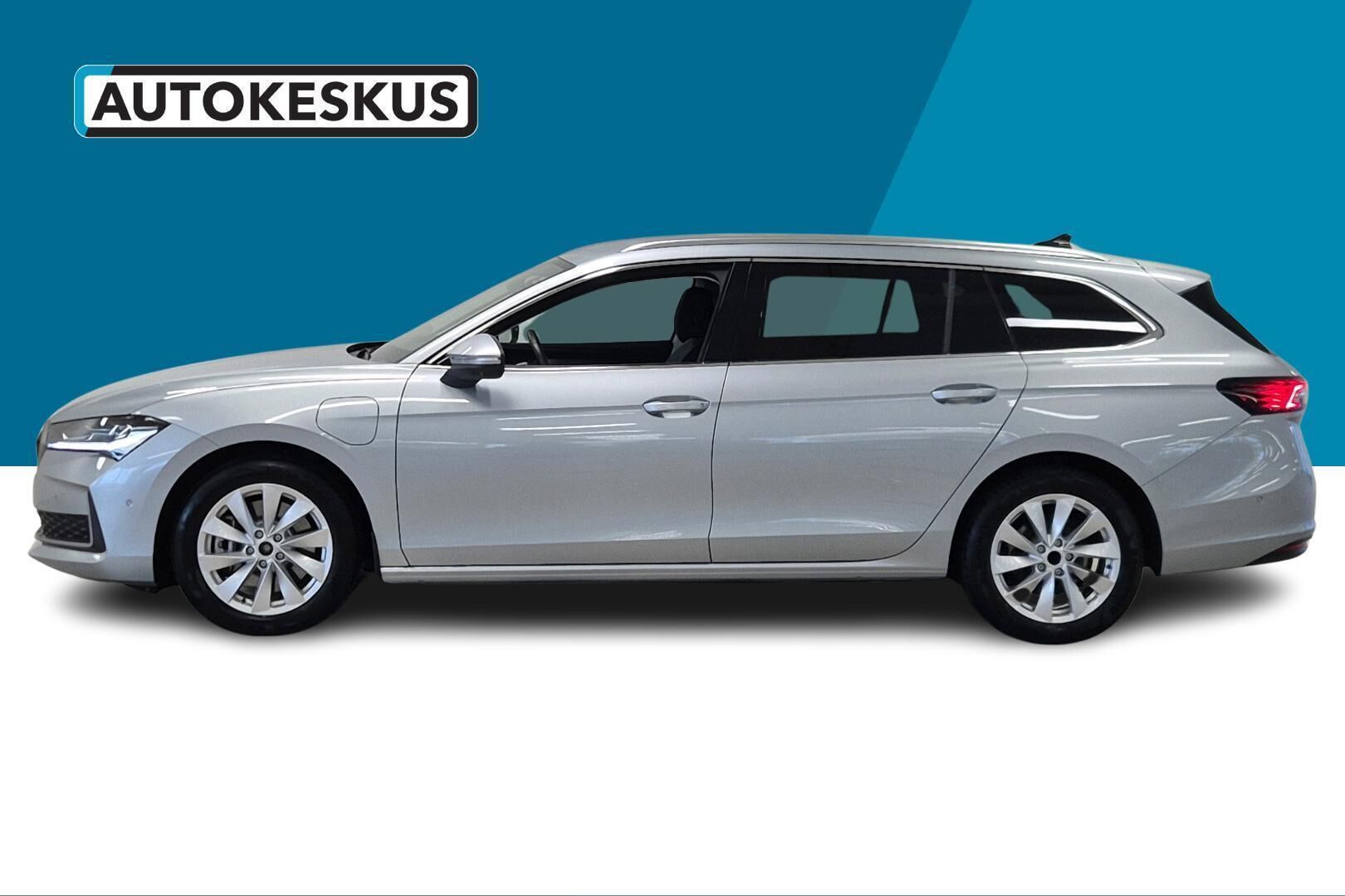 Skoda Superb iso kuva 8