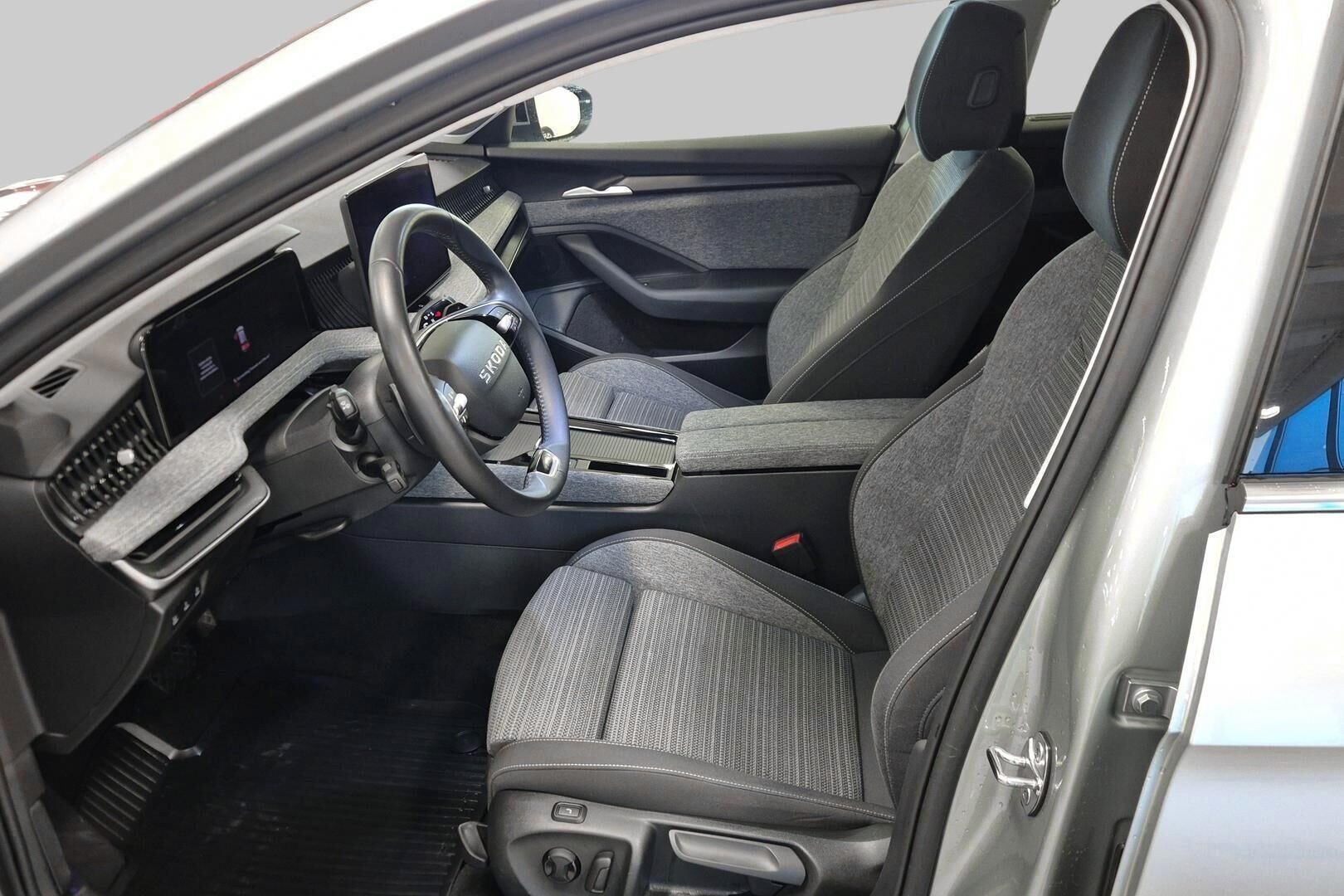 Skoda Superb iso kuva 9
