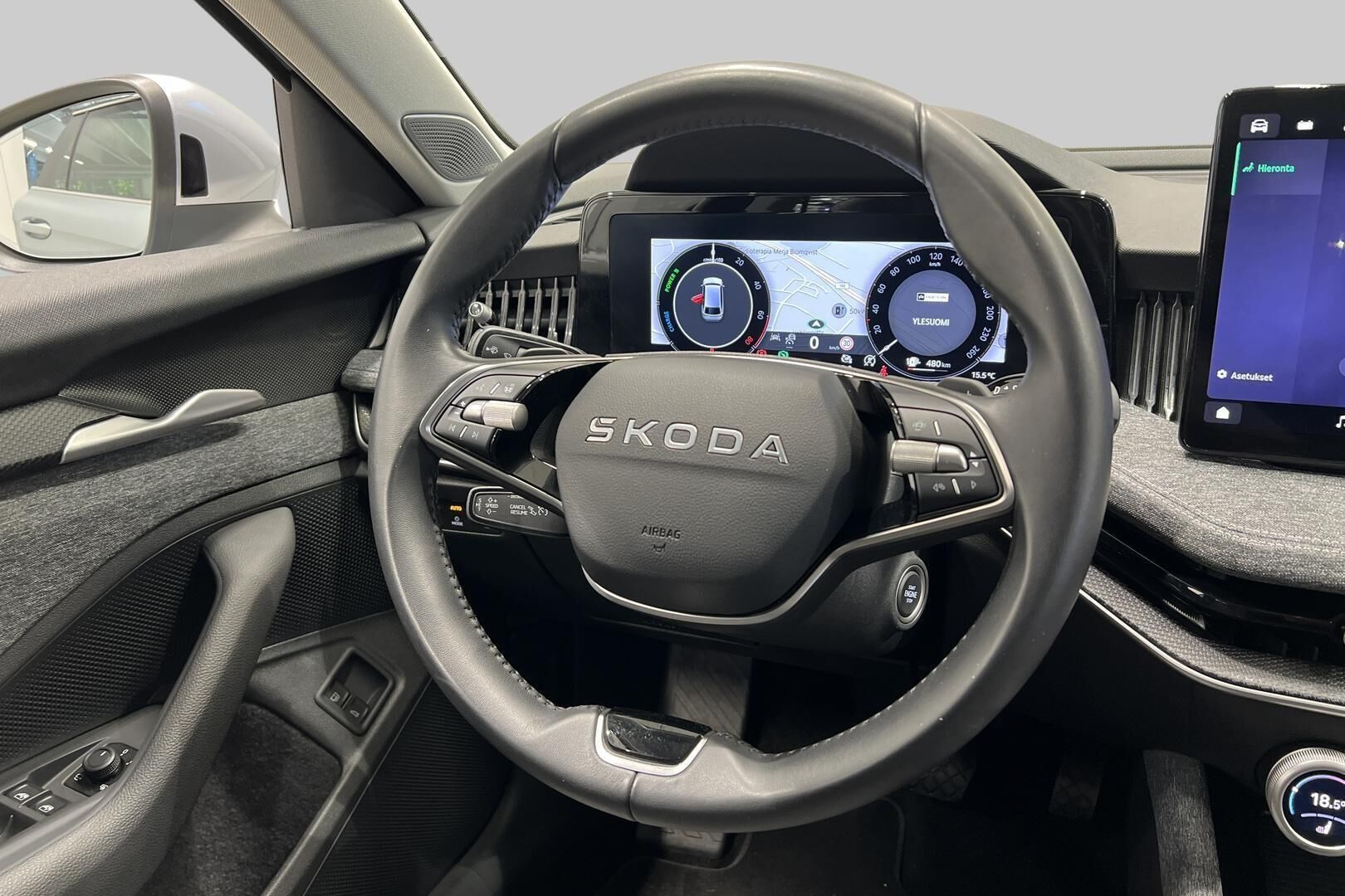 Skoda Superb iso kuva 14