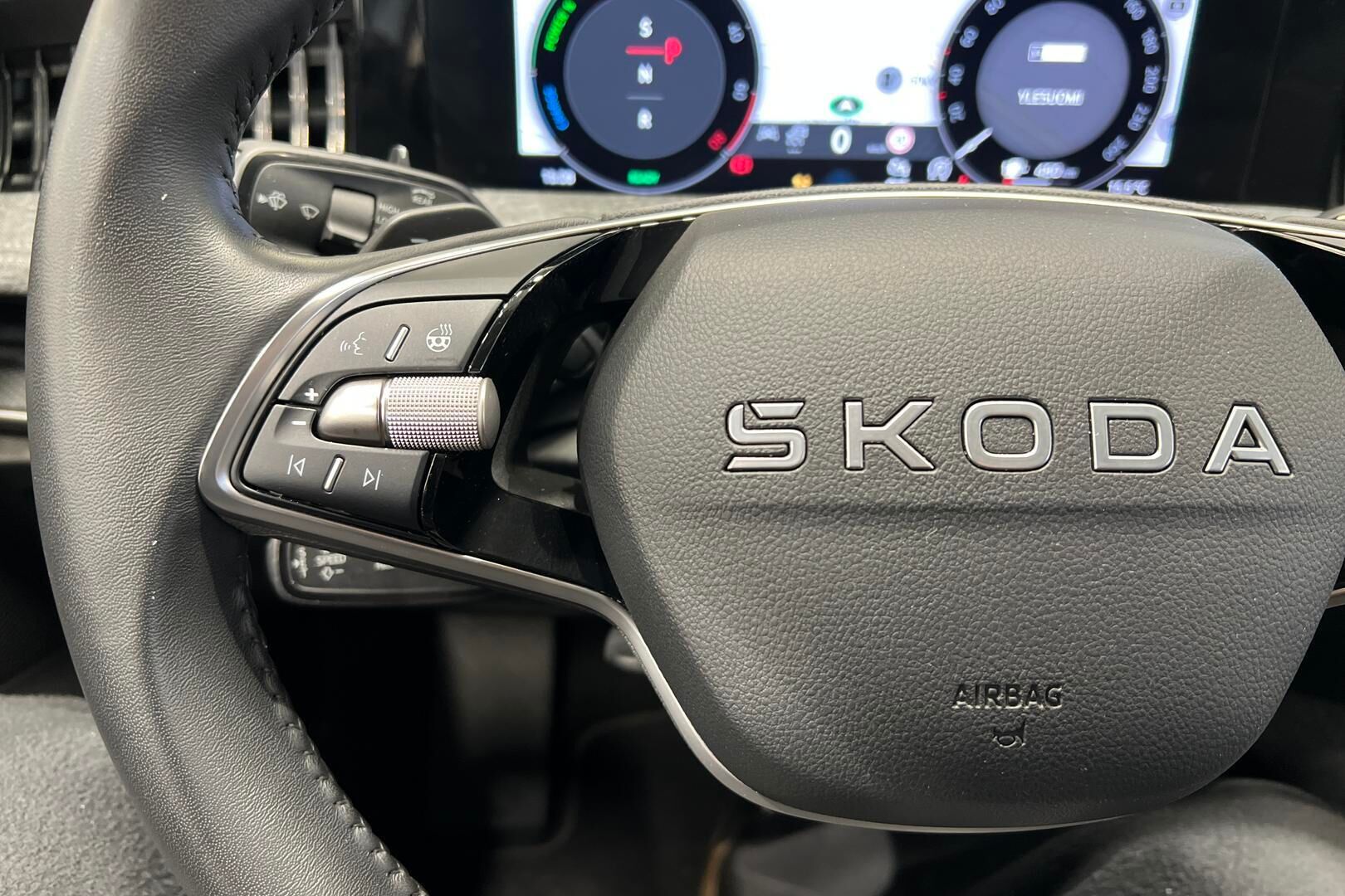 Skoda Superb iso kuva 16