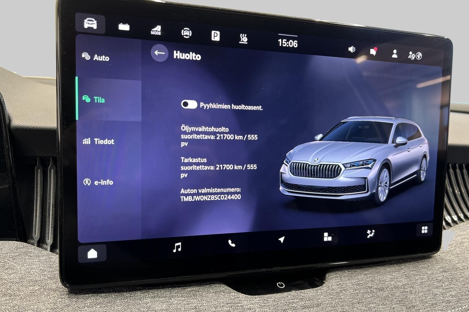 Skoda Superb iso kuva 23