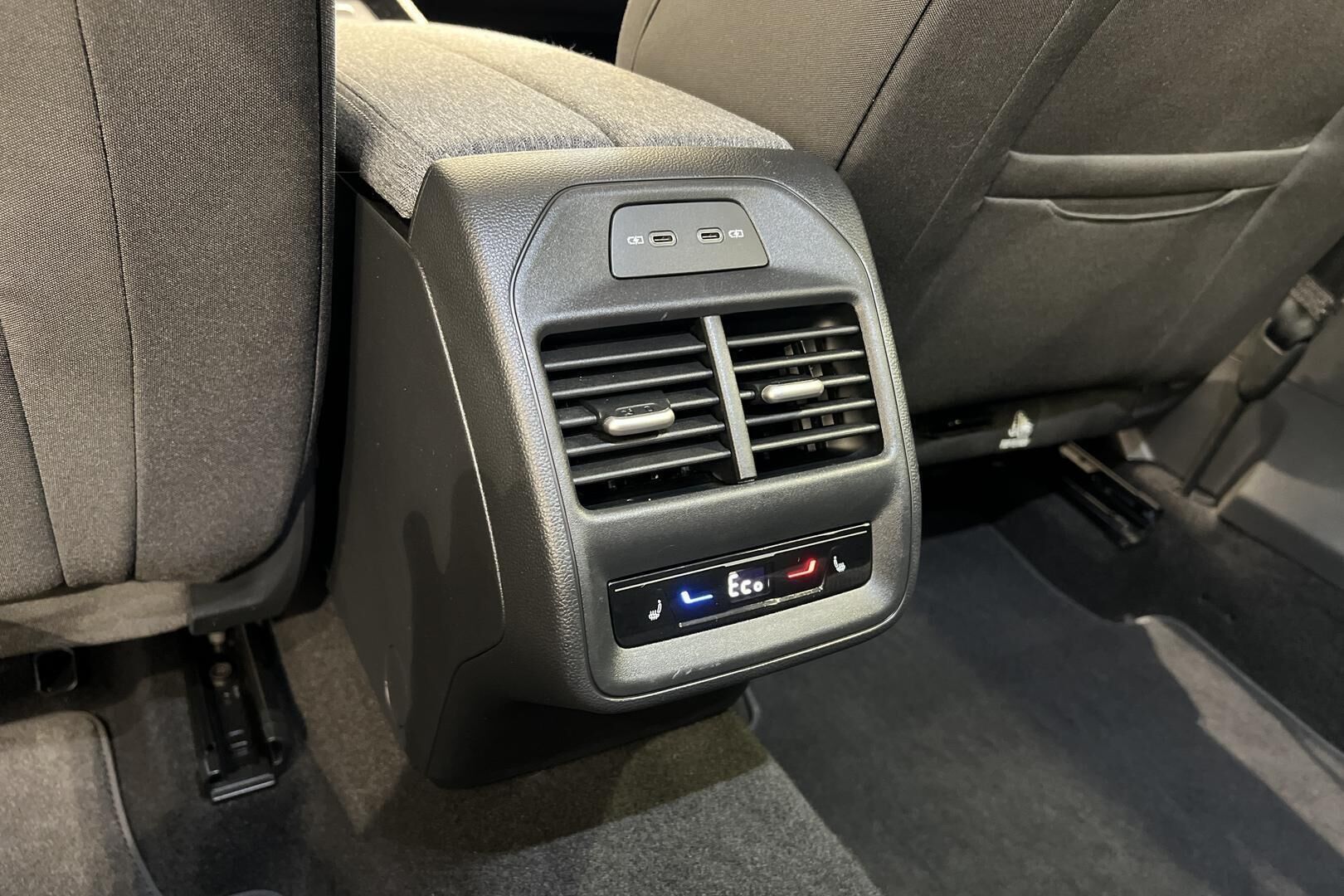 Skoda Superb iso kuva 34