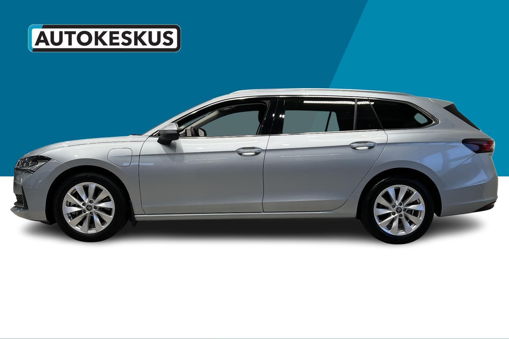 Skoda Superb iso kuva 8