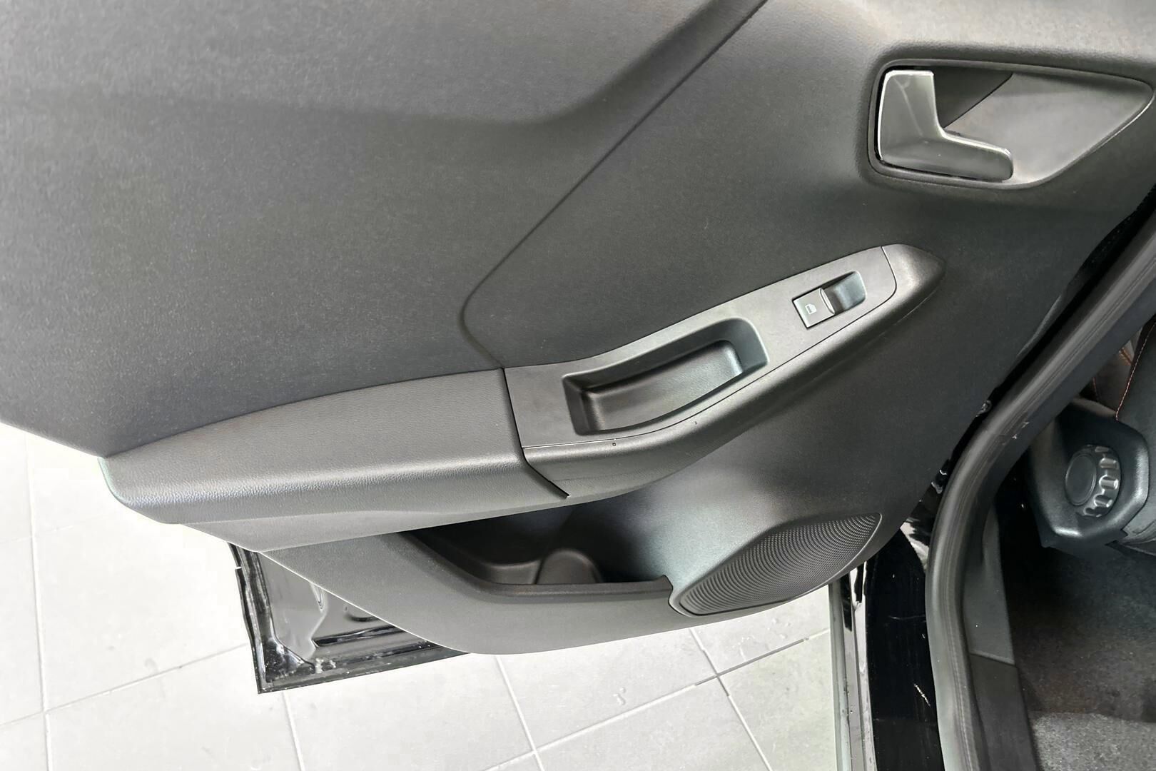 Ford Puma iso kuva 28